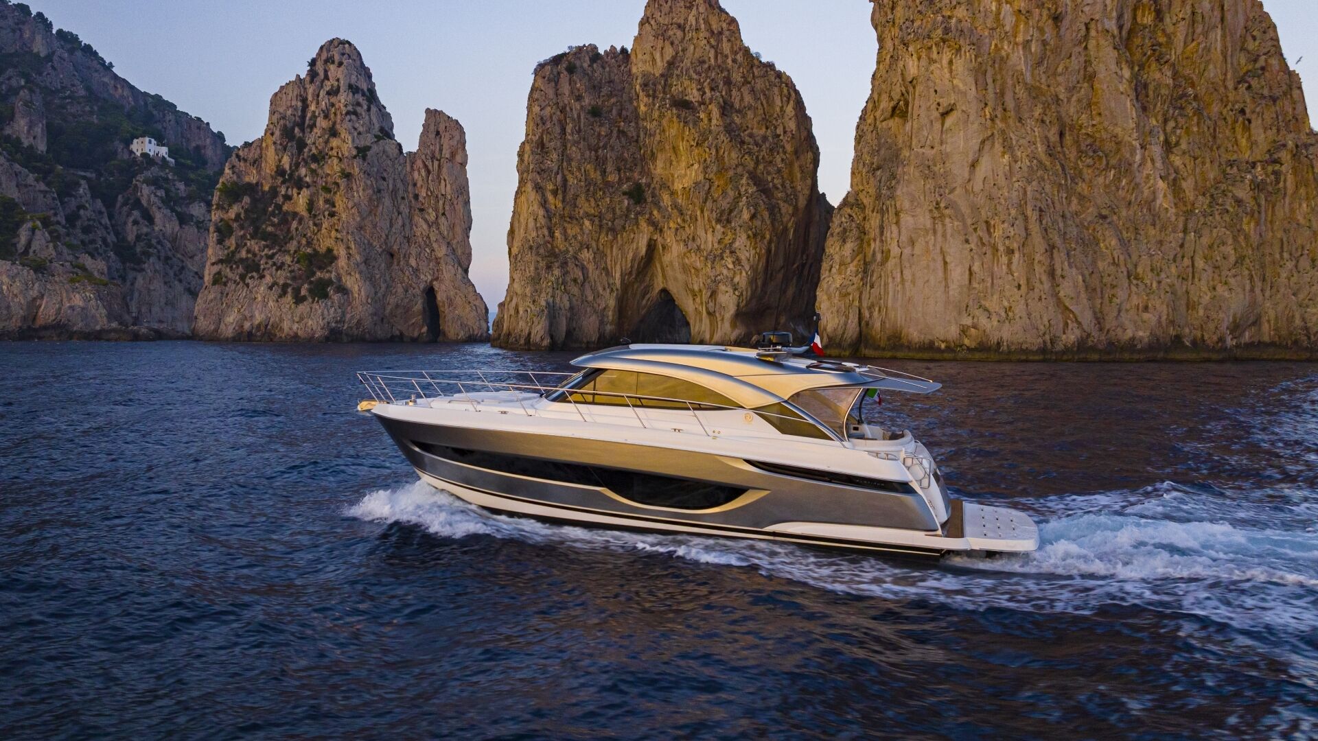 Riviera 4600 SY – Riviera 4600 Sport Yacht Platinum Edition Cruising 018
