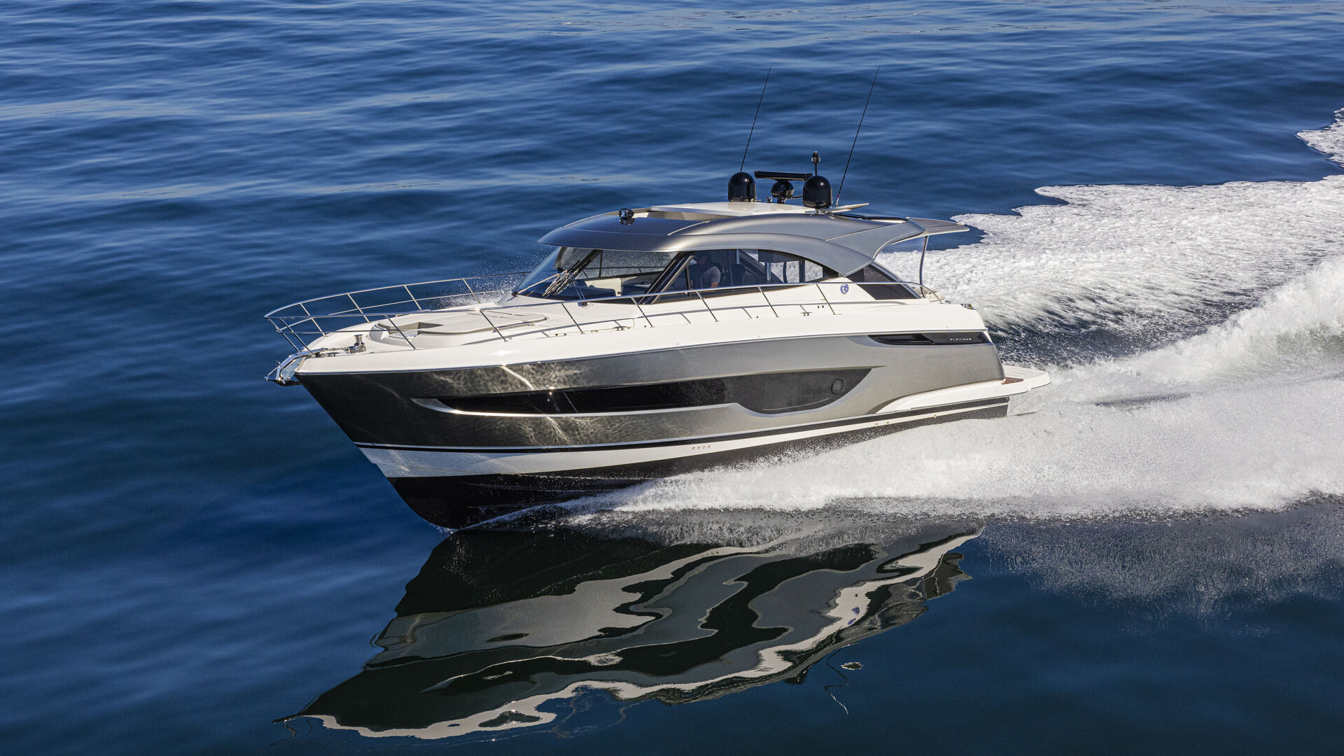 Riviera 4600 SY – Riviera 4600 Sport Yacht Platinum Edition Running 09 W