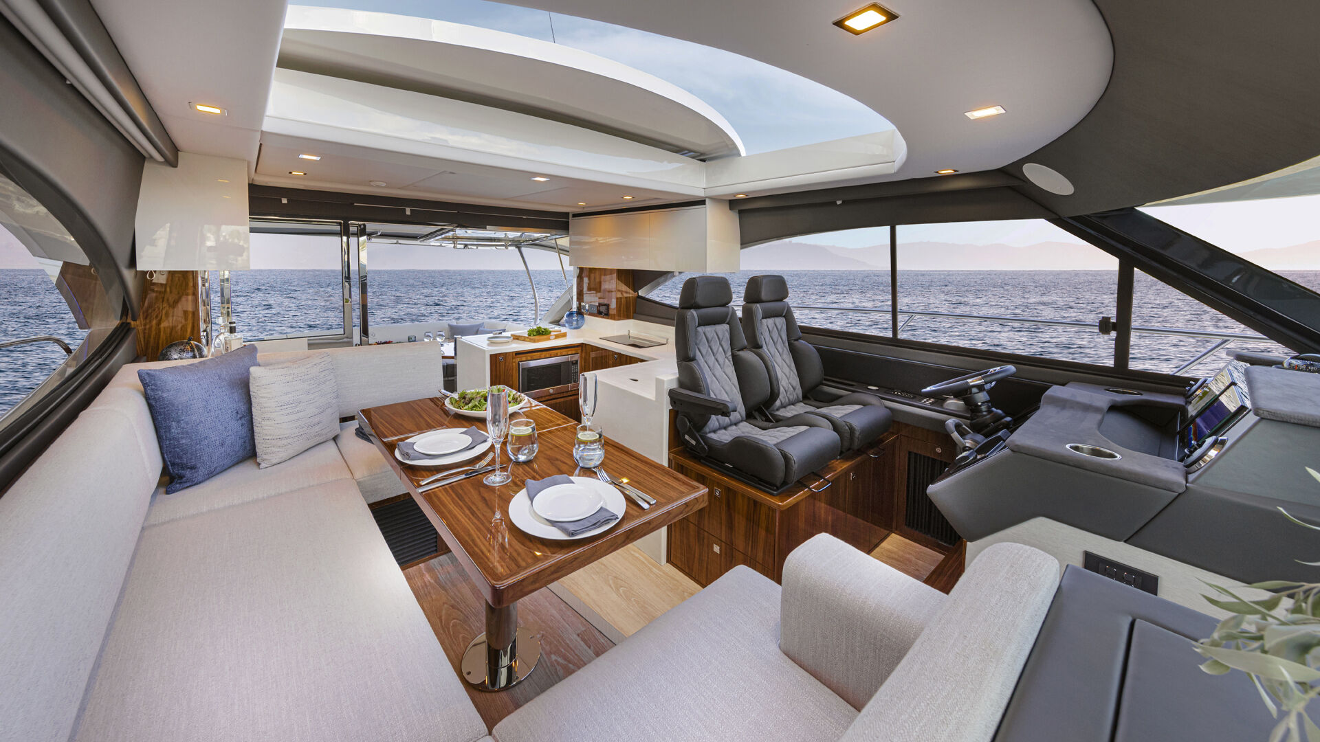 Riviera 4600 SY – Riviera 4600 Sport Yacht Platinum Edition Saloon 01 W