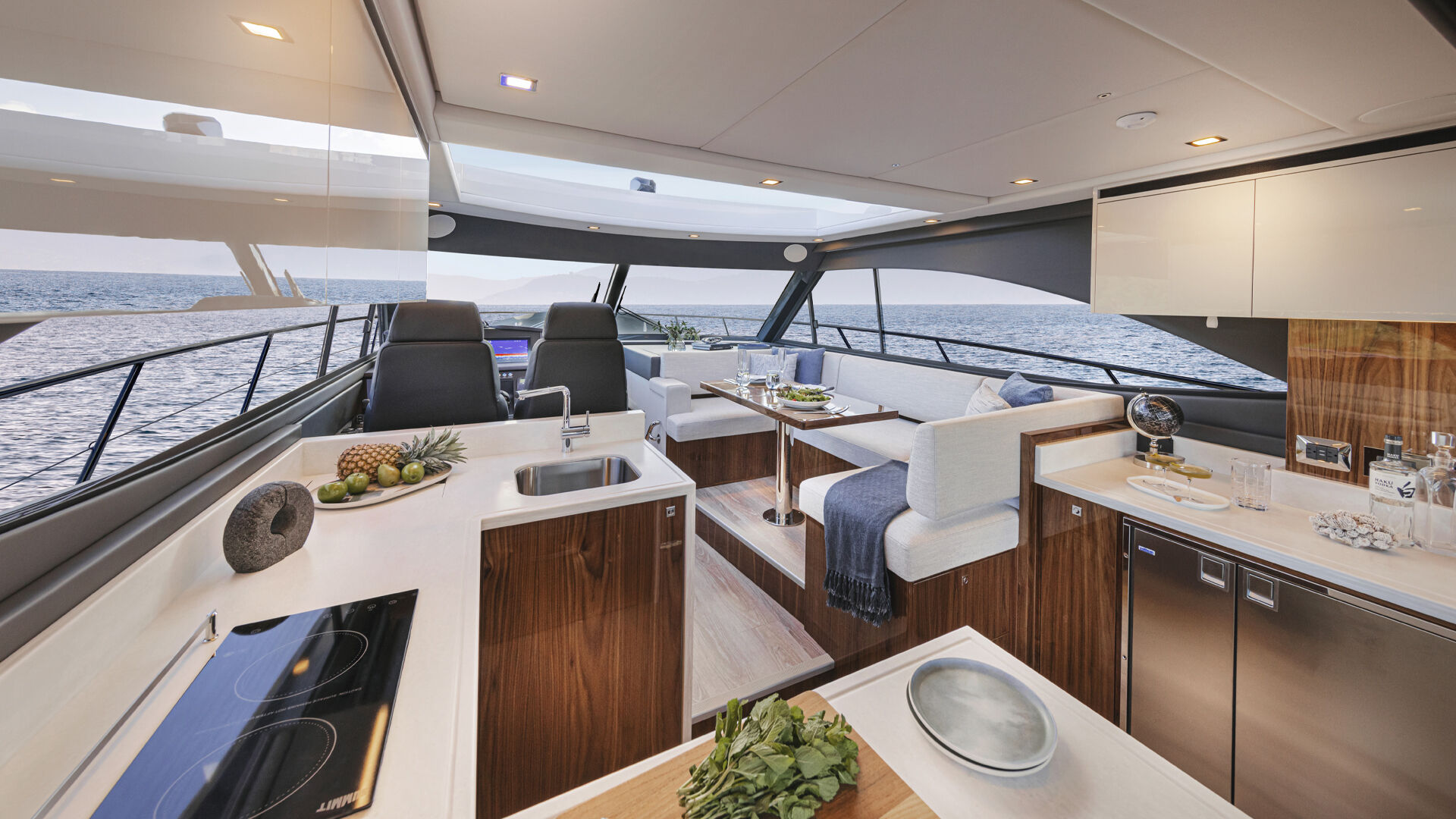 Riviera 4600 SY – Riviera 4600 Sport Yacht Platinum Edition Saloon 02 W