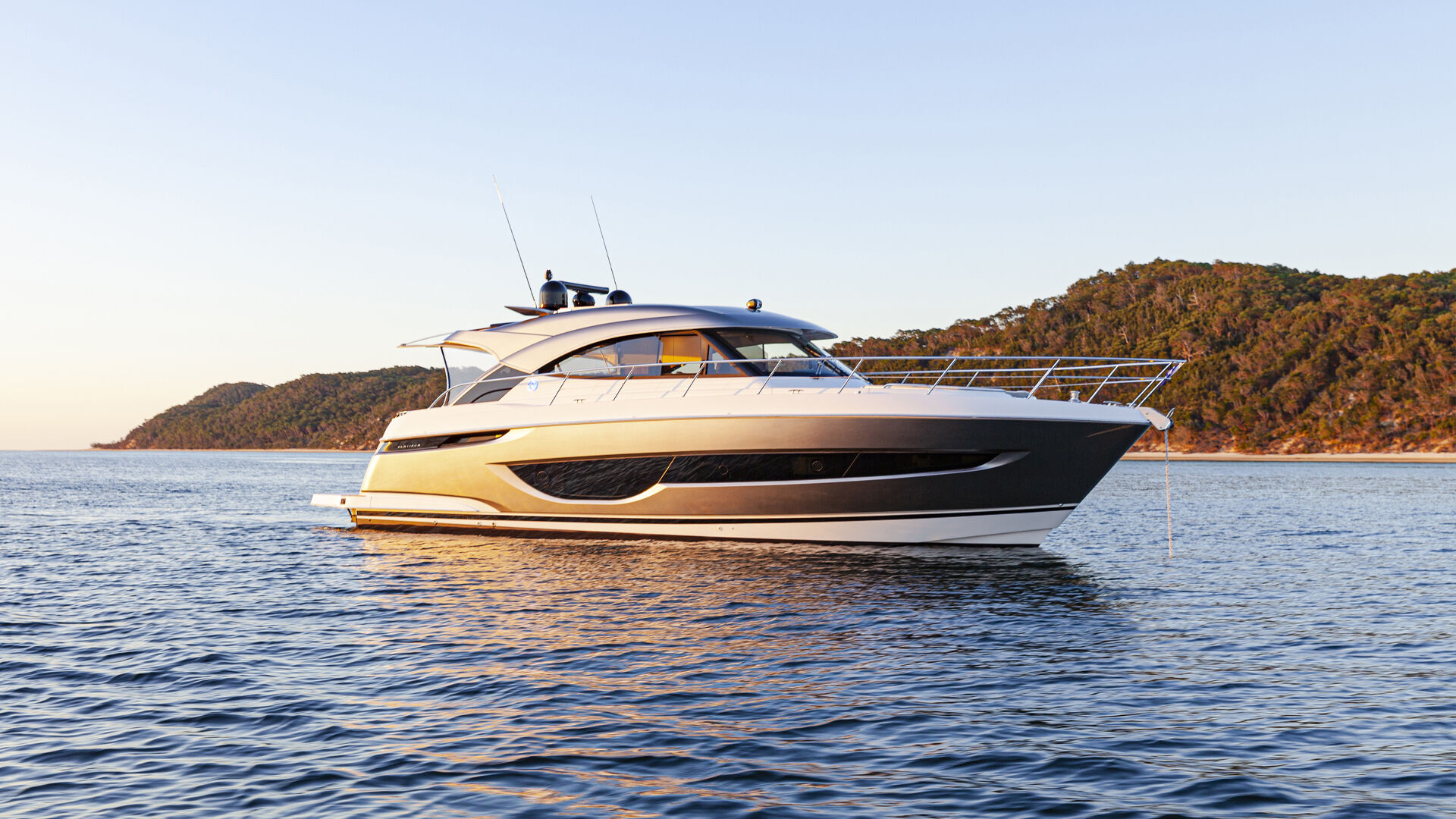 Riviera 4600 SY – Riviera 4600 Sport Yacht Platinum Edition Sunset 01 W