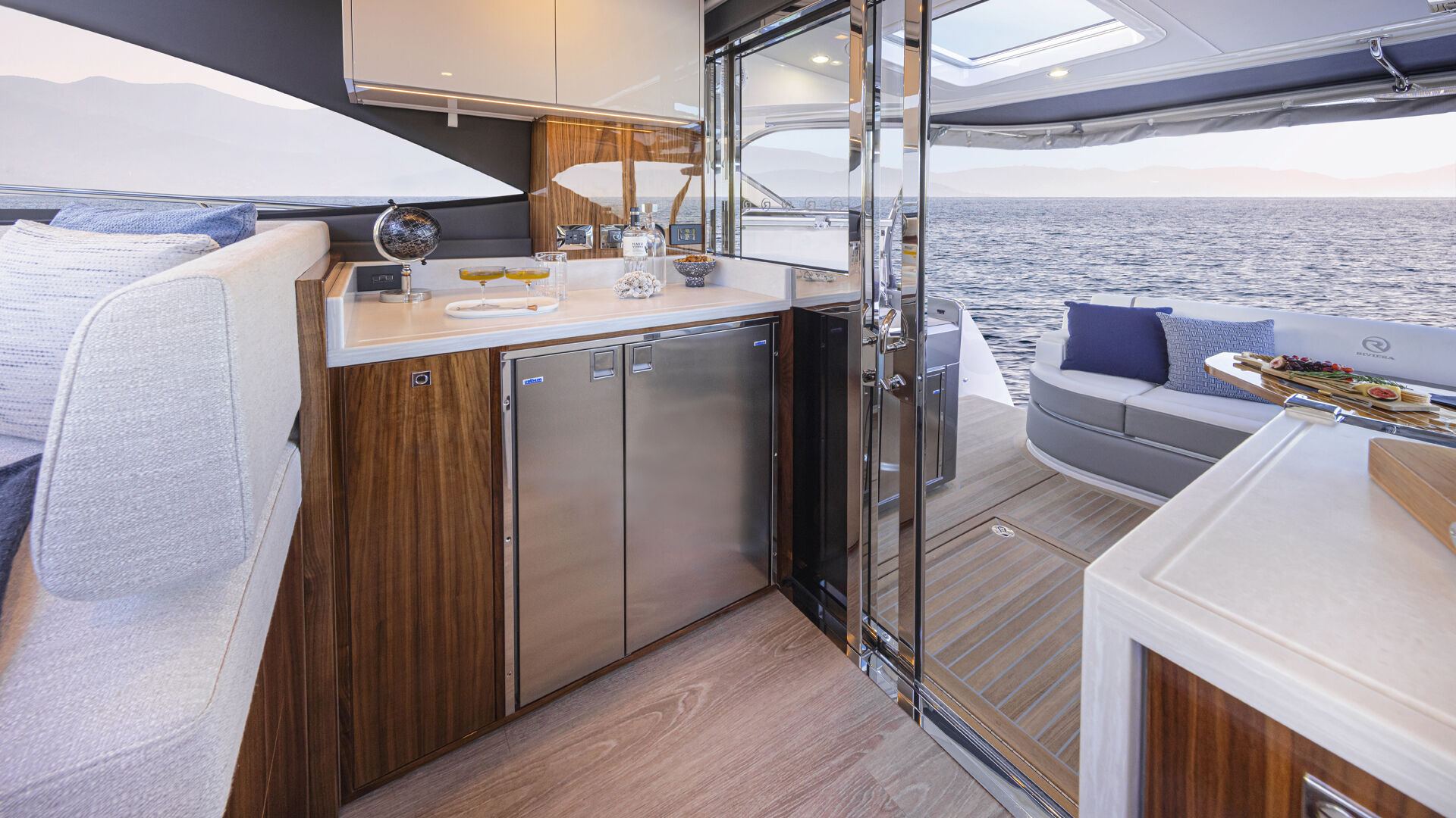 Riviera 4600 SY – Riviera 4600 Sport Yacht Platinum Edition Wet Bar 01 W