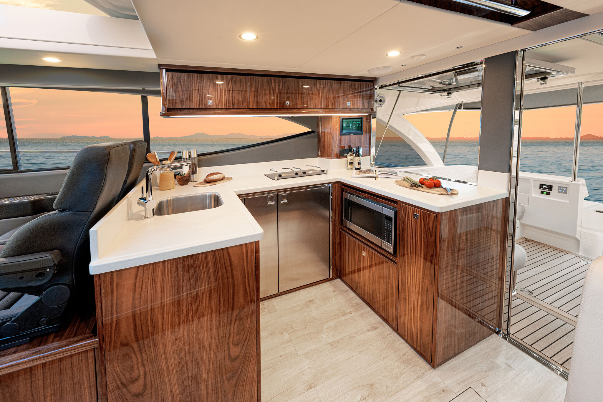 Riviera 465 SUV – Riviera 465 SUV Galley 01