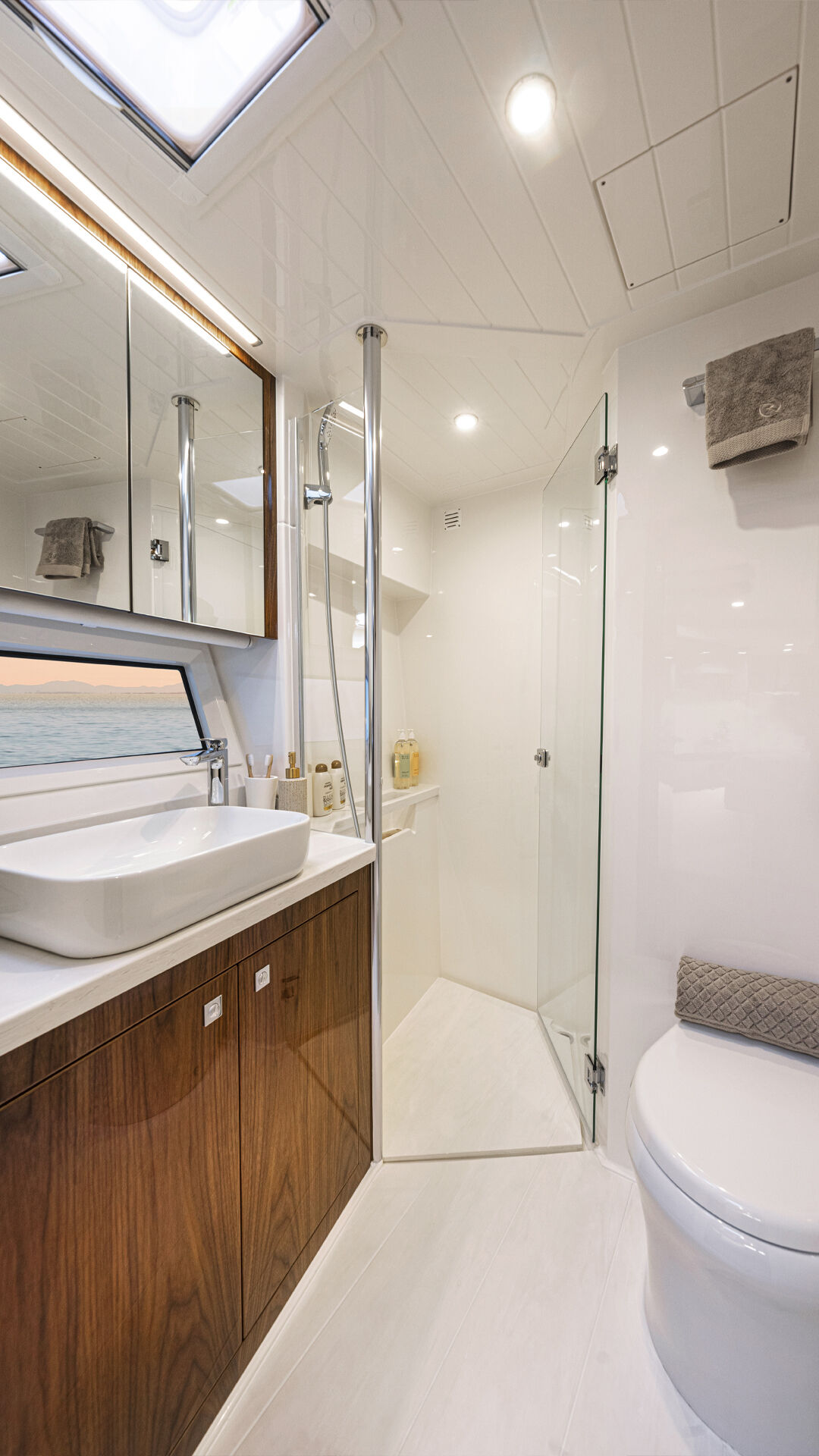 Riviera 465 SUV – Riviera 465 SUV Master Ensuite 01
