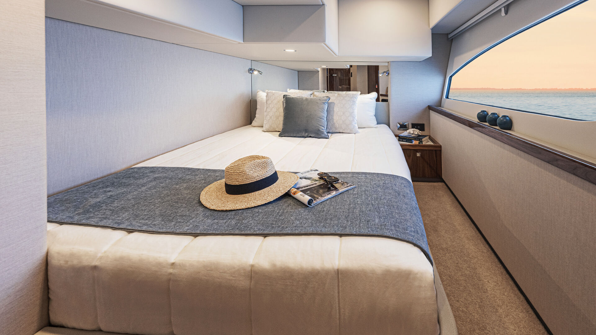 Riviera 465 SUV – Riviera 465 SUV Port Stateroom 01