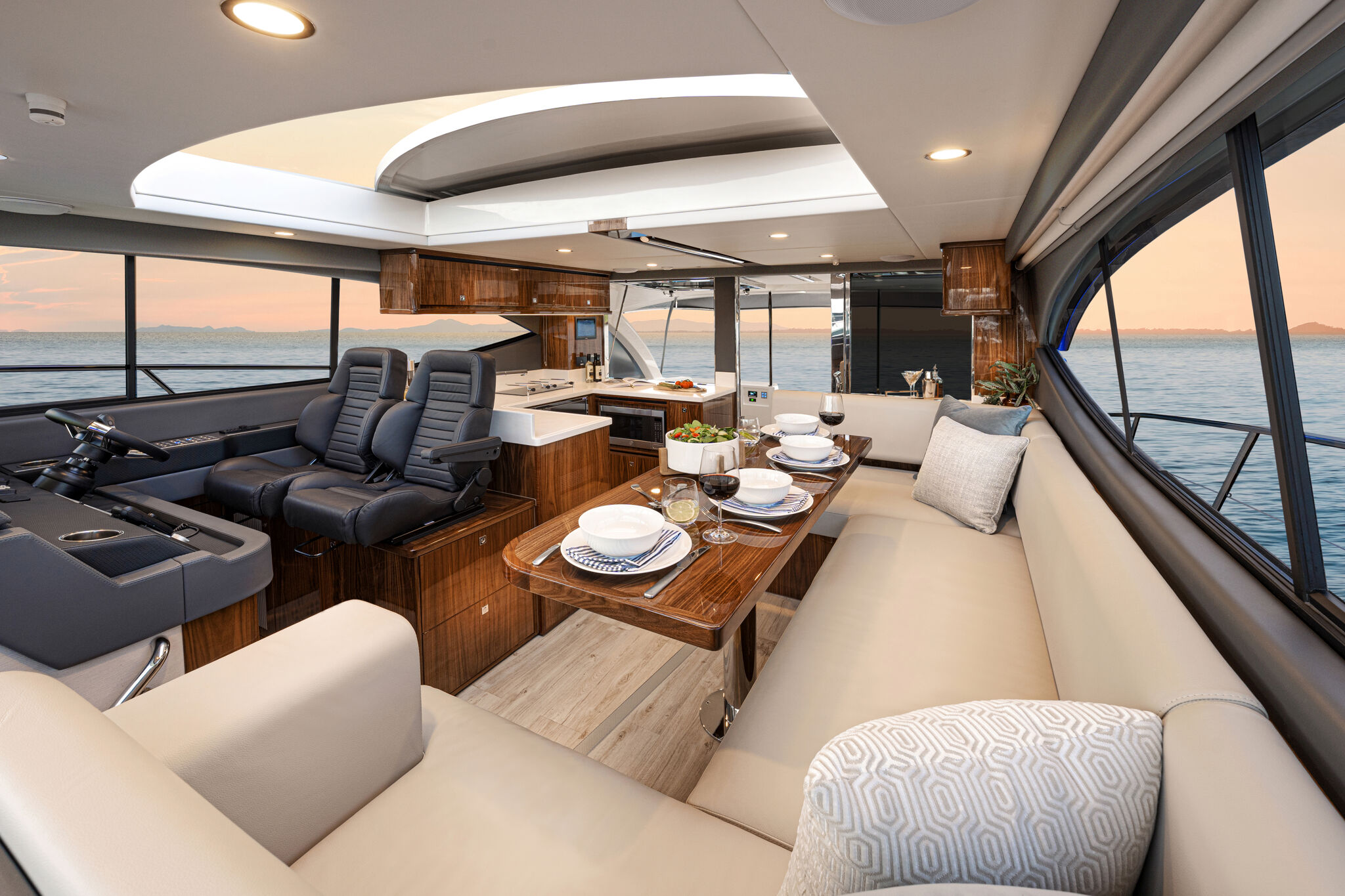 Riviera 465 SUV – Riviera 465 SUV Saloon 01