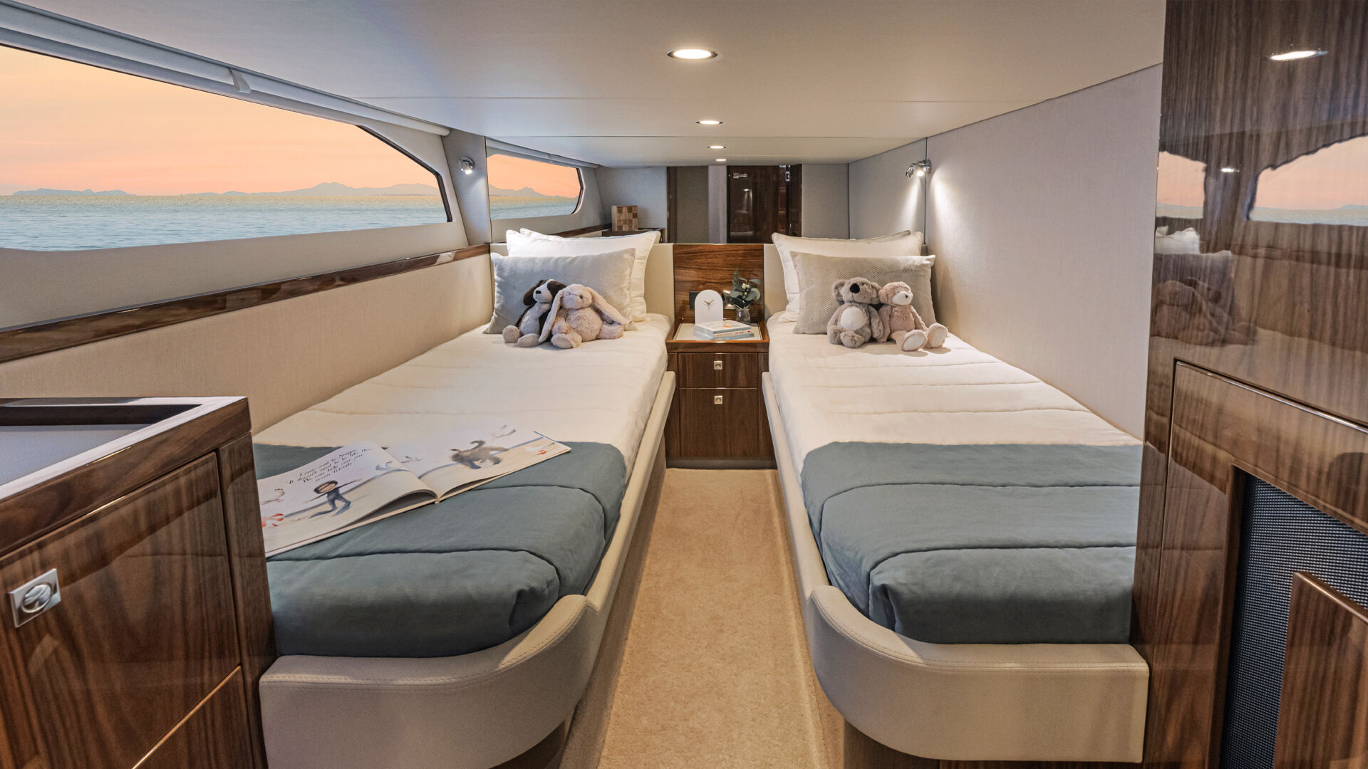 Riviera 465 SUV – Riviera 465 SUV Starboard Stateroom 01