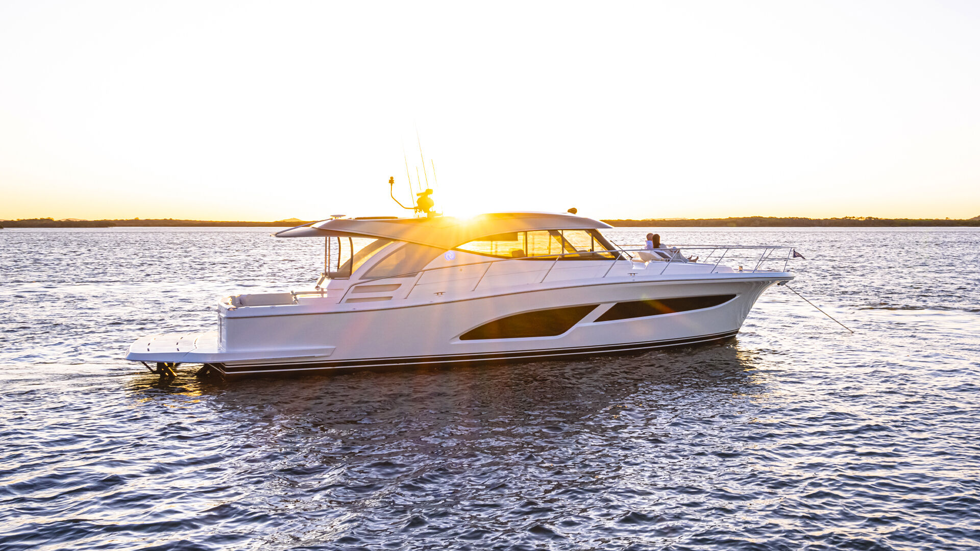Riviera 465 SUV – Riviera 465 SUV Sunset 03
