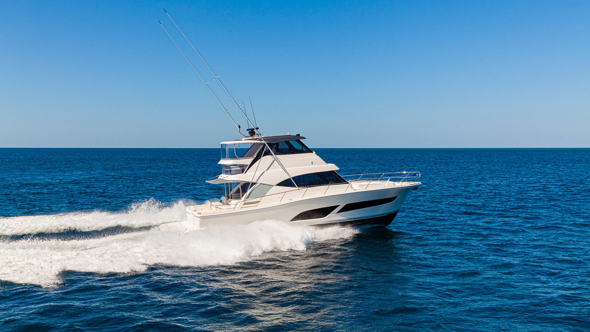 Riviera 50 SMY running shot