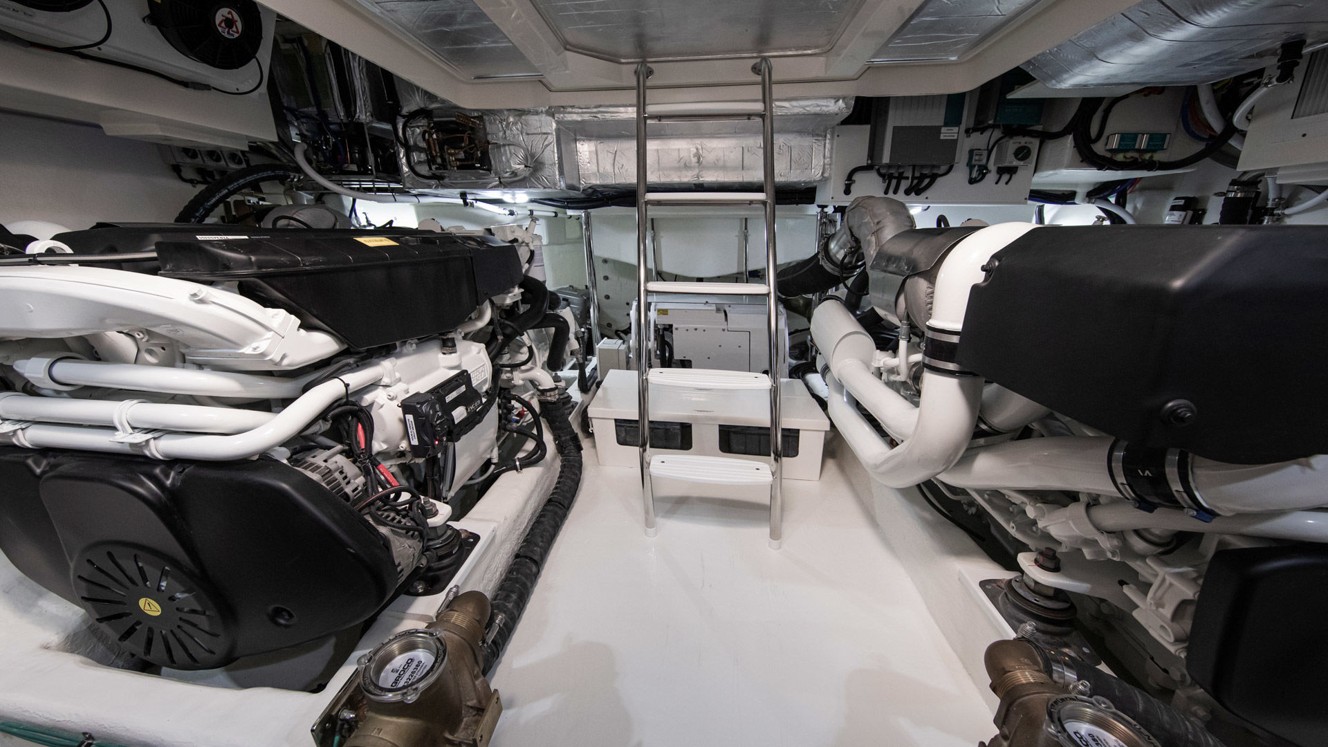 Riviera 505 SUV – Riviera 505 SUV Engine Room 02