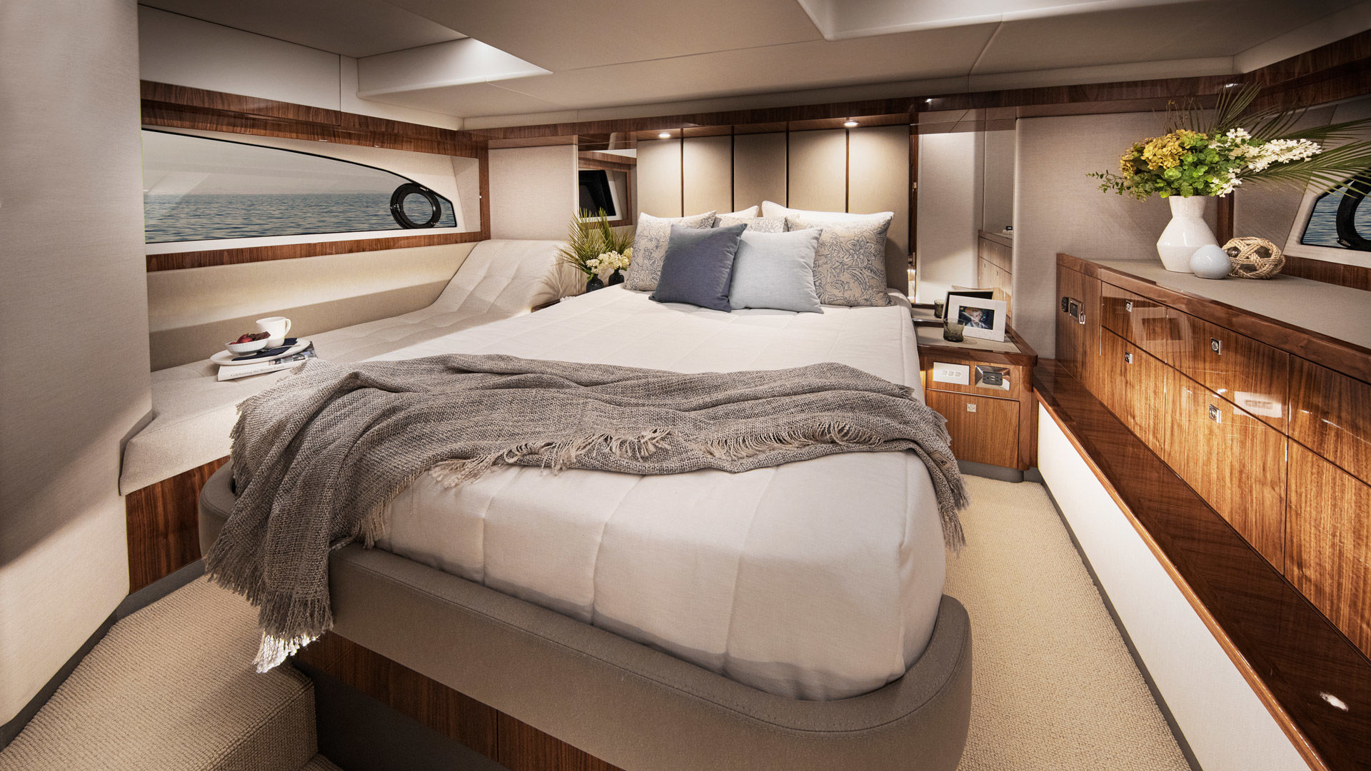 Riviera 505 SUV – Riviera 505 SUV Master Stateroom 01 Gloss Walnut Timber Finish