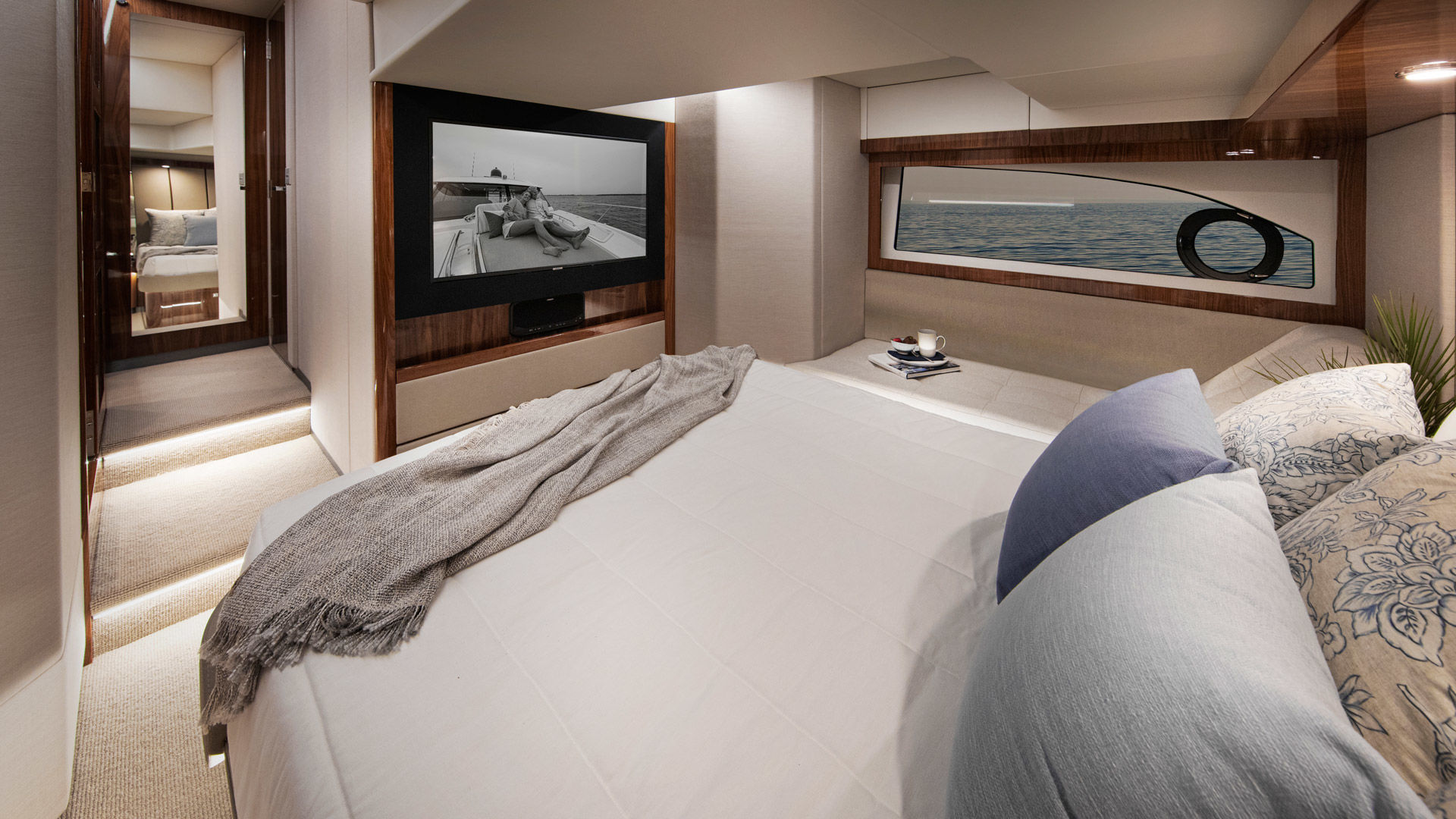 Riviera 505 SUV – Riviera 505 SUV Master Stateroom 02 Gloss Walnut Timber Finish