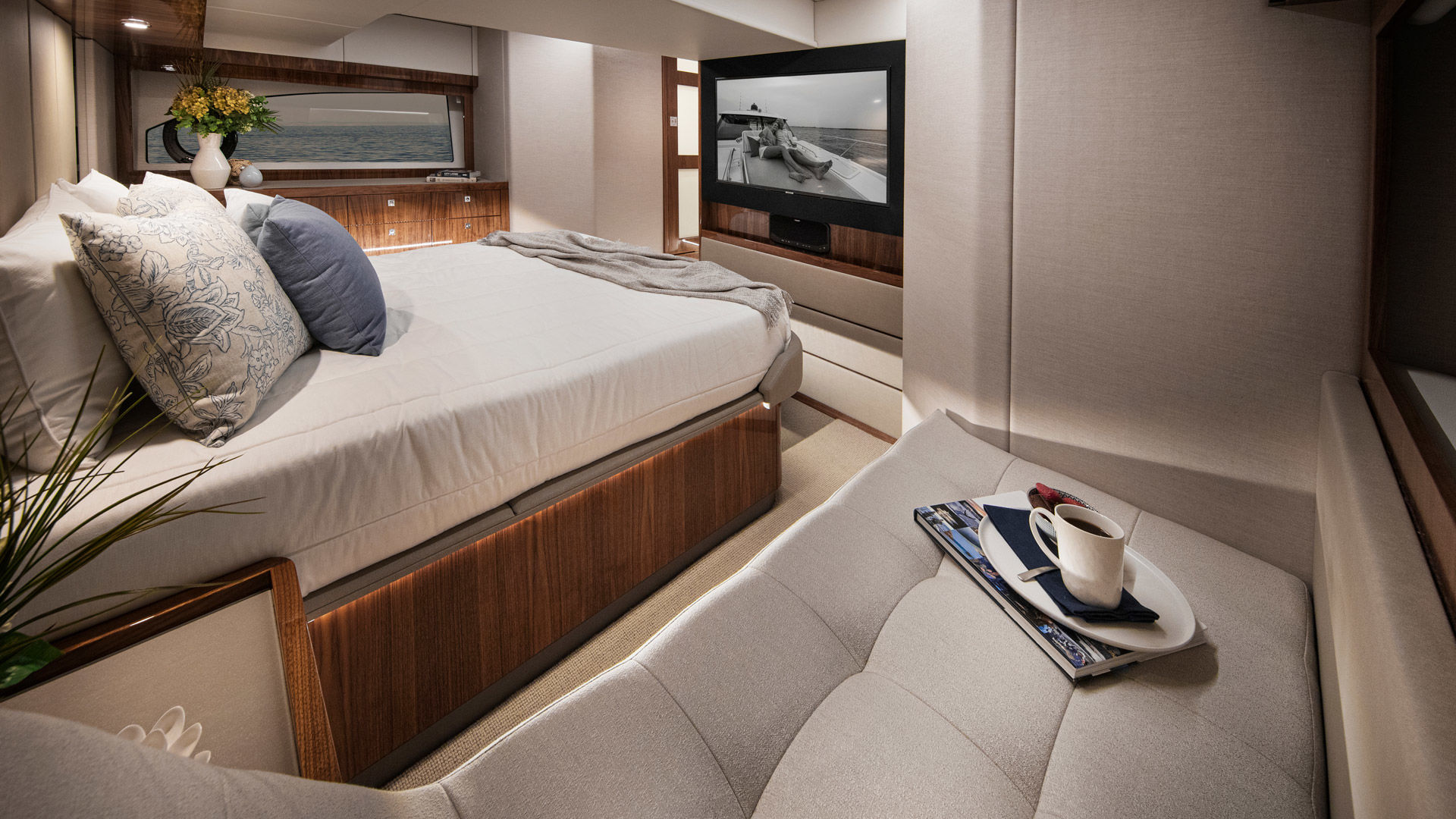 Riviera 505 SUV – Riviera 505 SUV Master Stateroom 03 Gloss Walnut Timber Finish