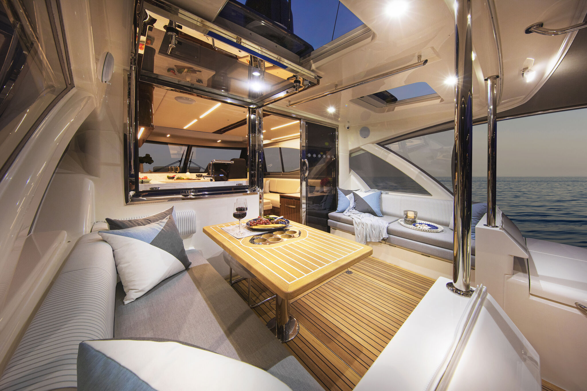 Riviera 505 SUV – Riviera 505 SUV Mezzanine 01