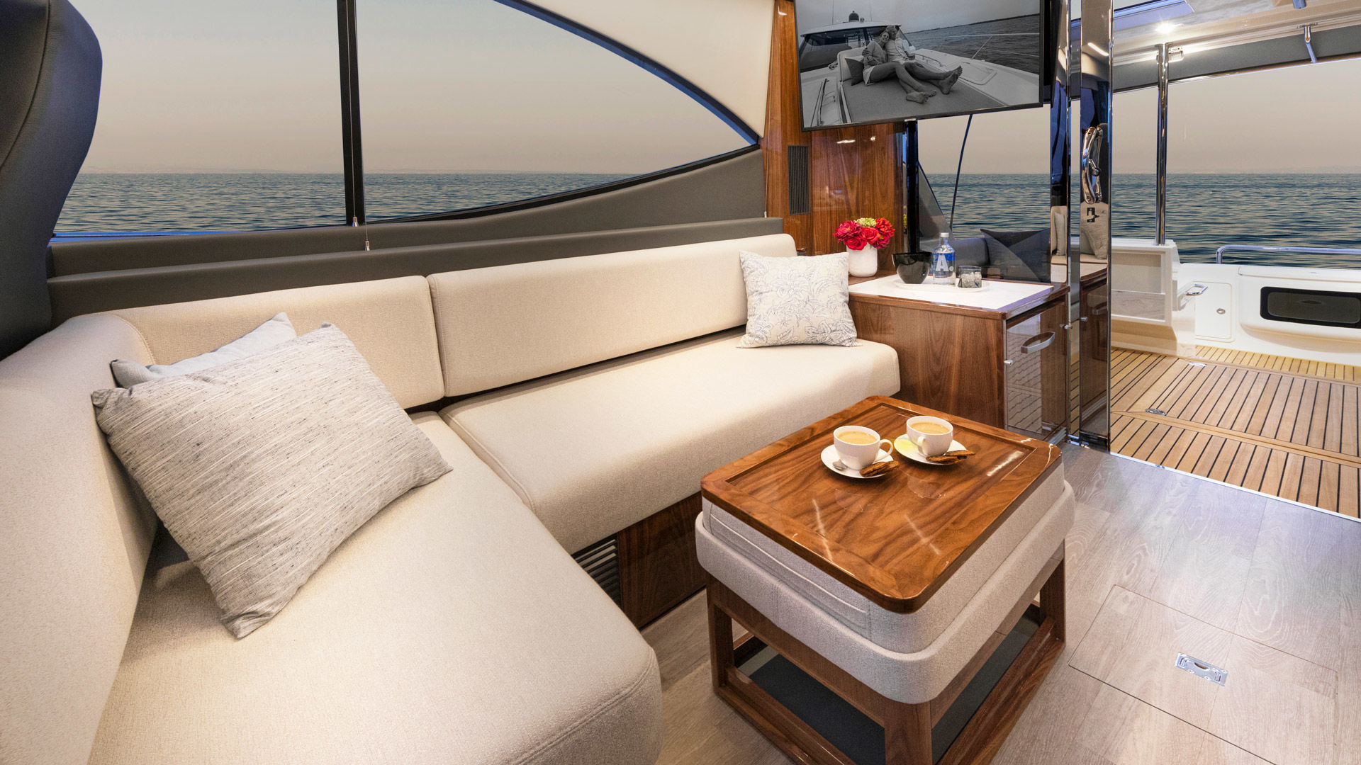 Riviera 505 SUV – Riviera 505 SUV Starboard Lounge 01 Gloss Walnut Timber Finish