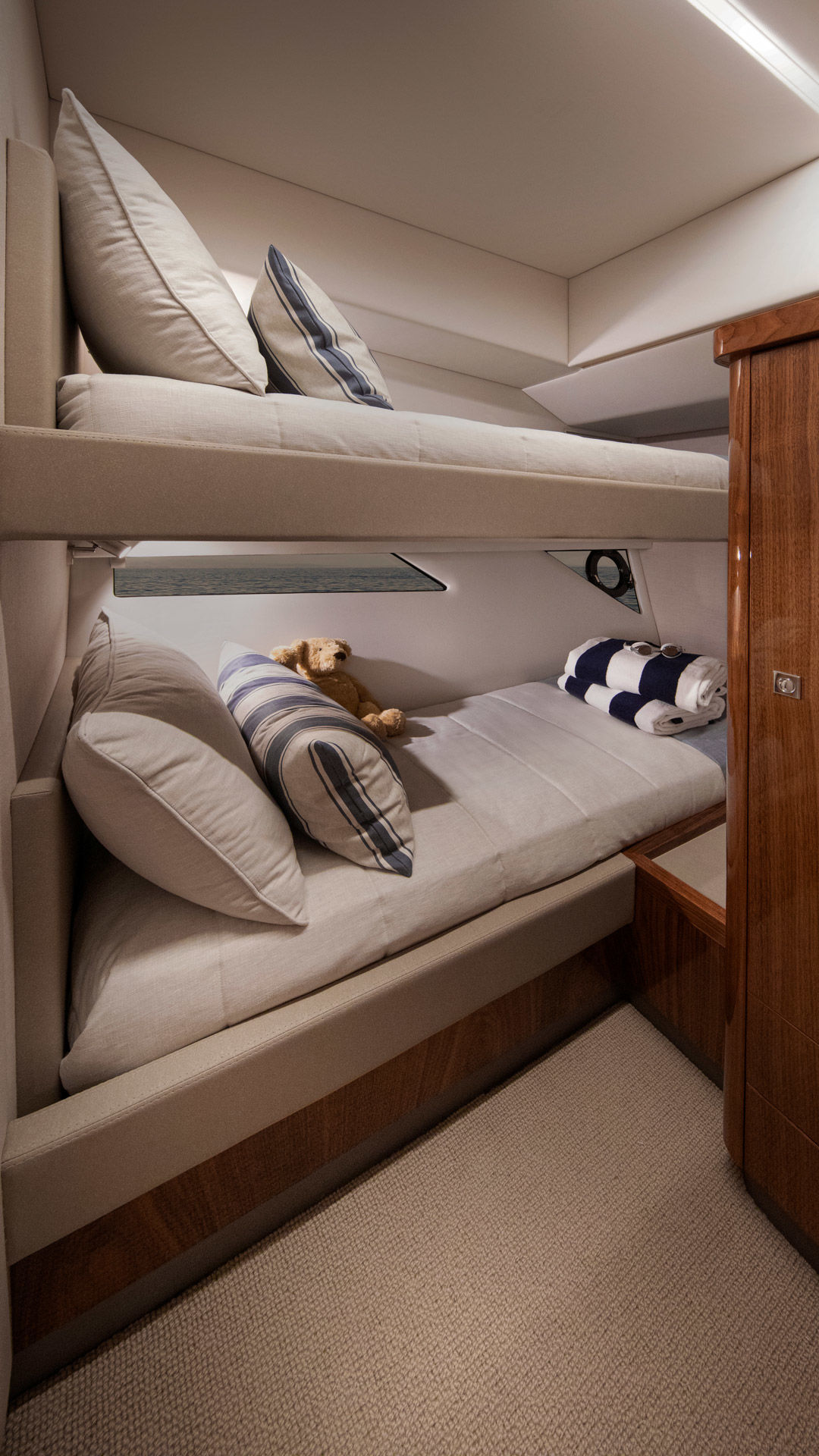 Riviera 505 SUV – Riviera 505 SUV Starboard Stateroom 01 Gloss Walnut Timber Finish