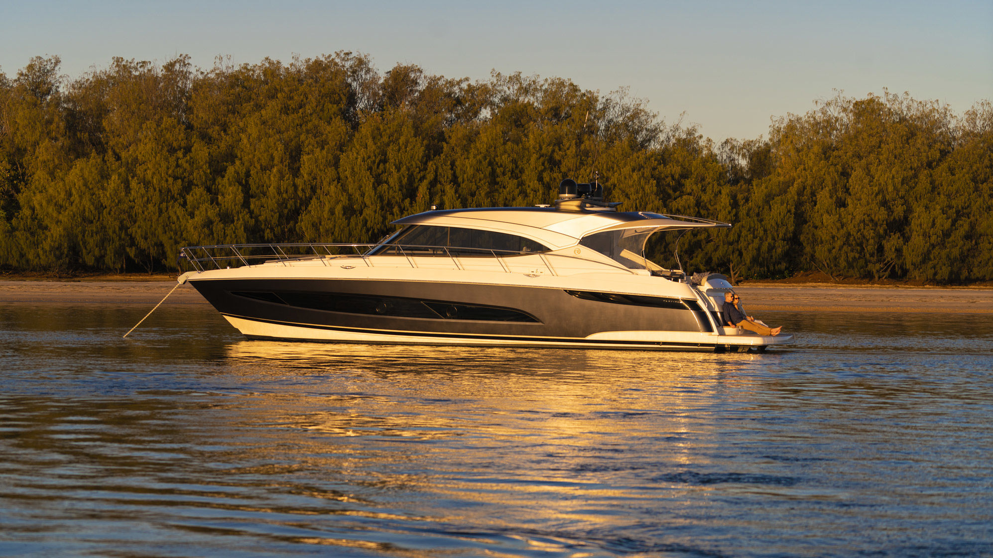 Riviera 5400 Sport Yacht Platinum Edition profile