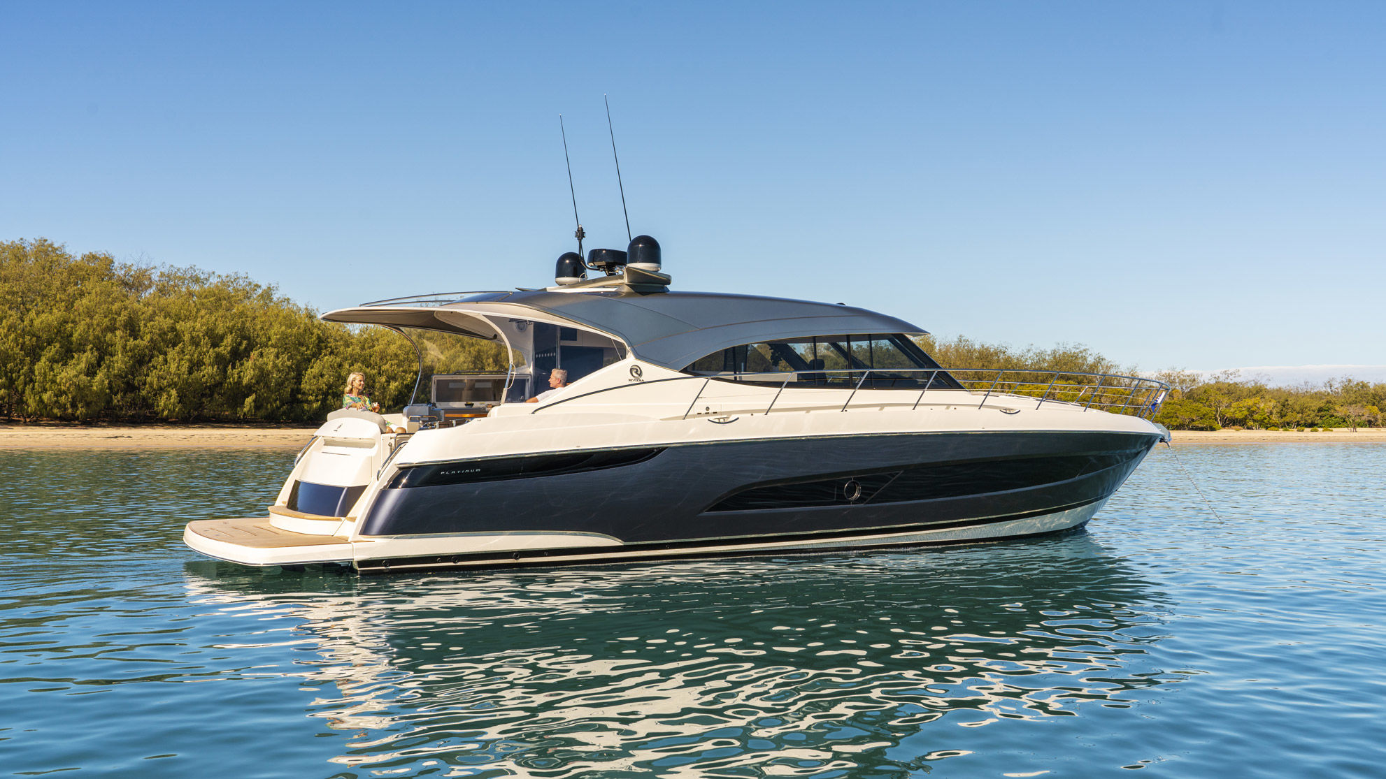 Riviera 5400 SY – Riviera 5400 Sport Yacht Platinum Edition Anchored 03