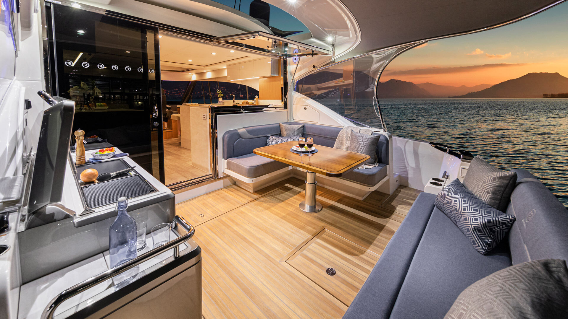 Riviera 5400 SY – Riviera 5400 Sport Yacht Platinum Edition Cockpit 07