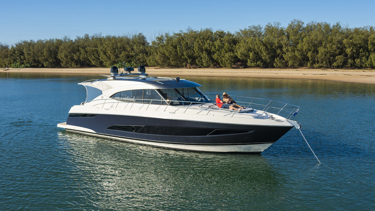 Riviera 5400 SY – Riviera 5400 Sport Yacht Platinum Edition Foredeck 05