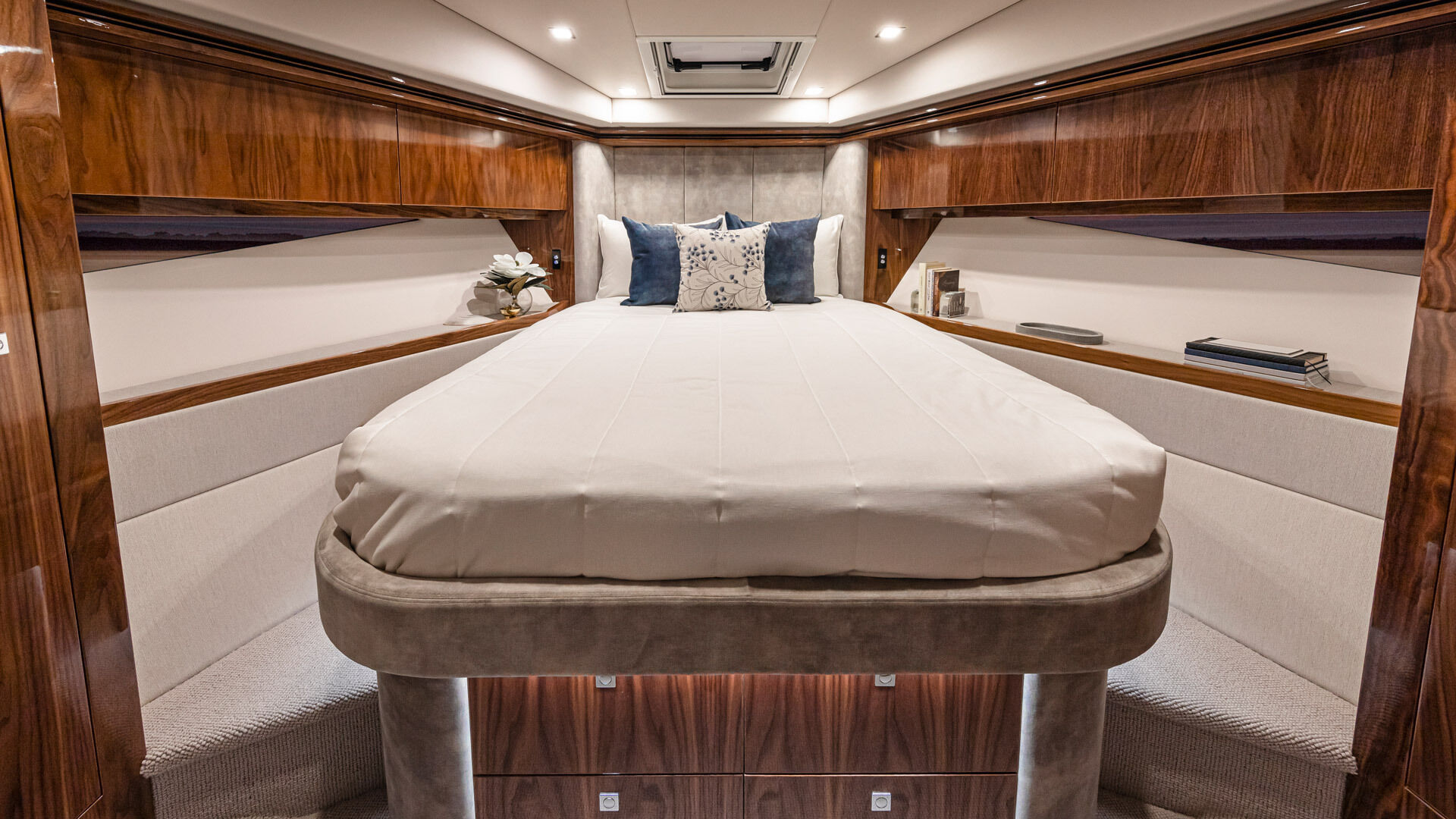 Riviera 5400 SY – Riviera 5400 Sport Yacht Platinum Edition Forward VIP Stateroom Gloss Walnut Timber Finish 03