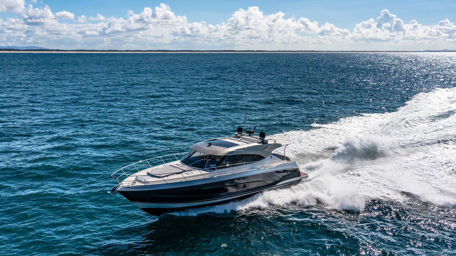 Riviera 5400 SY running shot