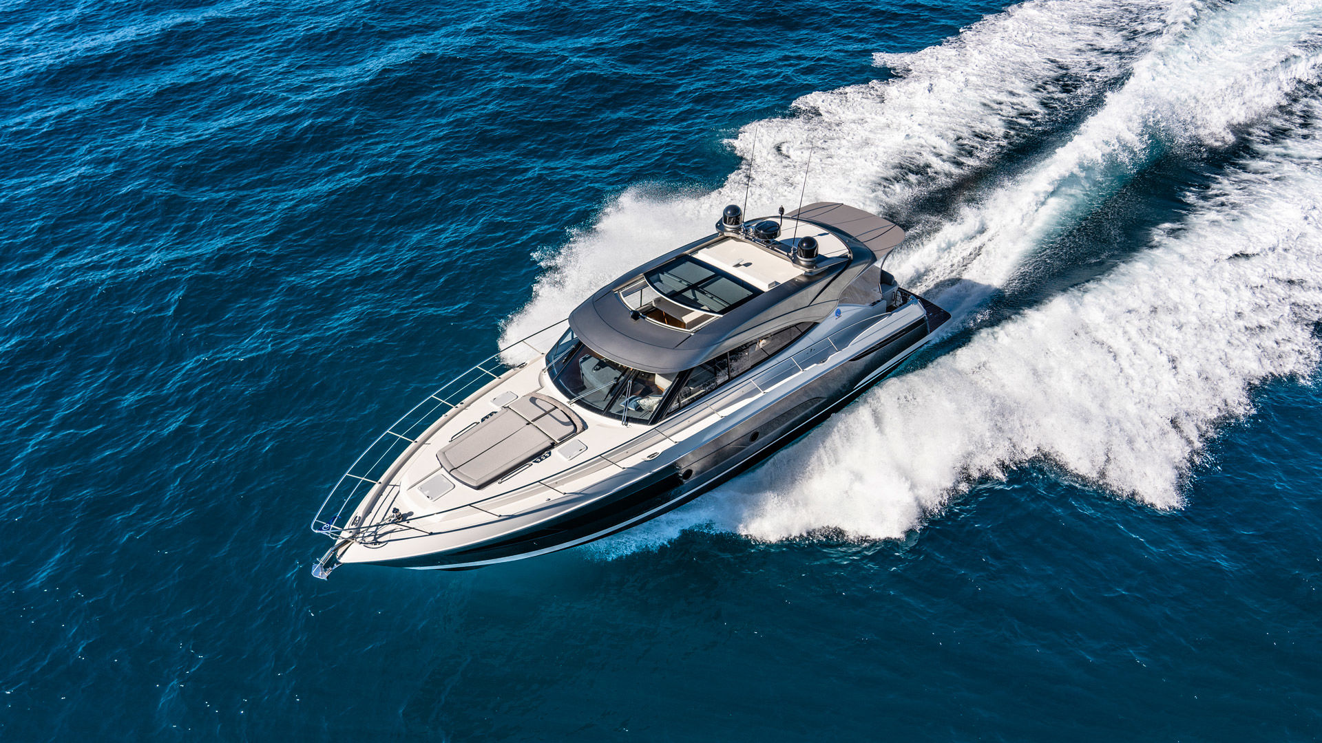 Riviera 5400 SY – Riviera 5400 Sport Yacht Platinum Edition Running 03