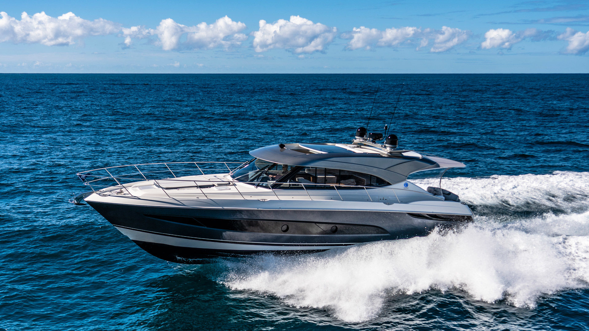 Riviera 5400 SY – Riviera 5400 Sport Yacht Platinum Edition Running 07