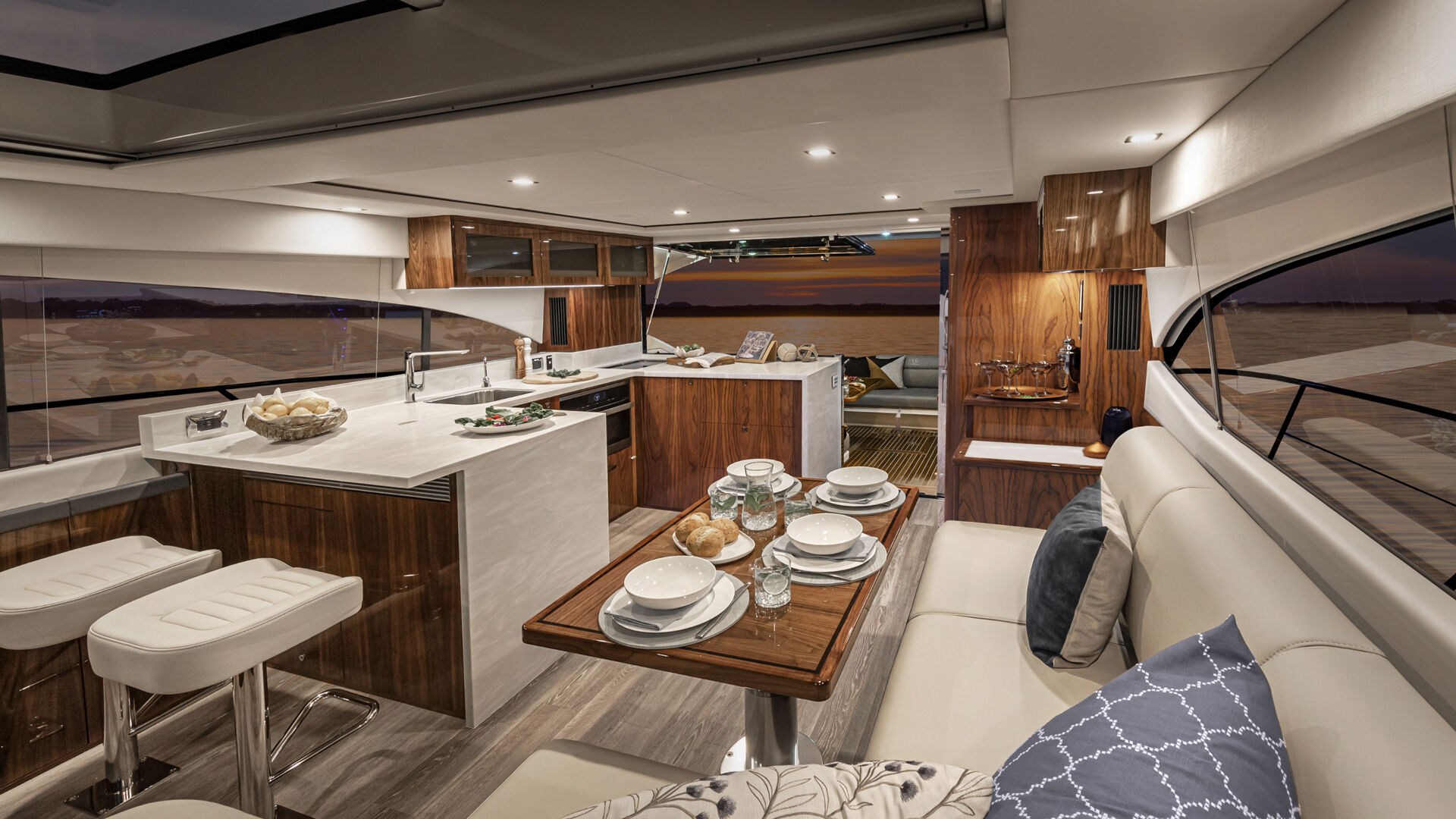 Riviera 5400 SY – Riviera 5400 Sport Yacht Platinum Edition Saloon 02 R