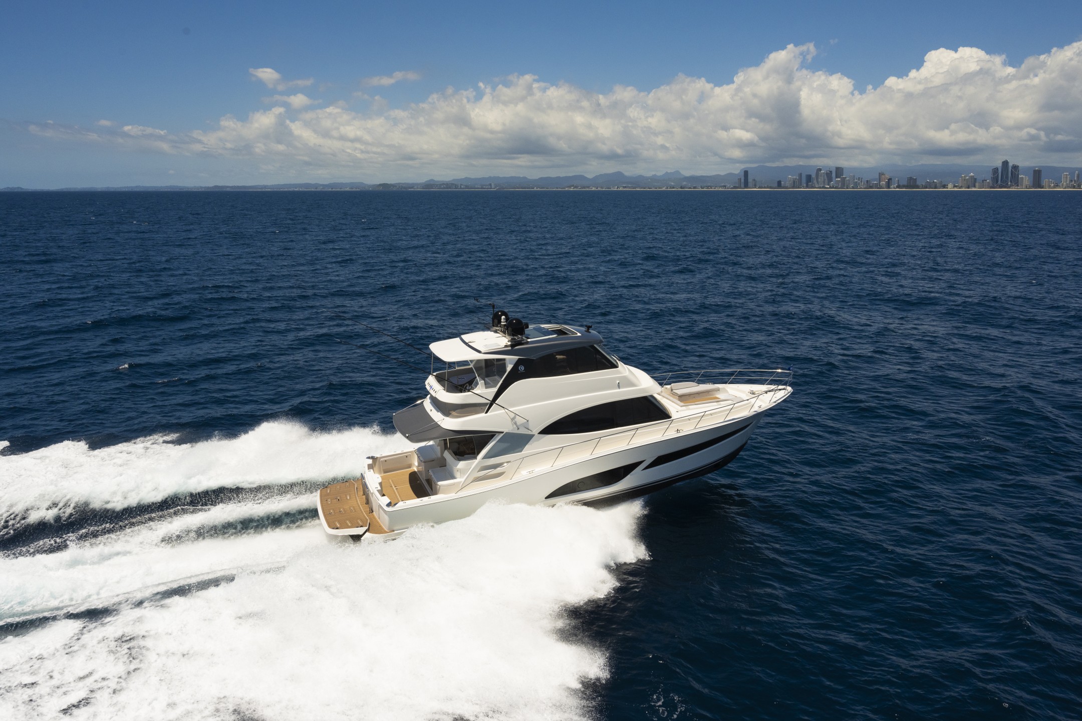 Riviera 58 SMY – Riviera 58 Sports Motor Yacht Running 012