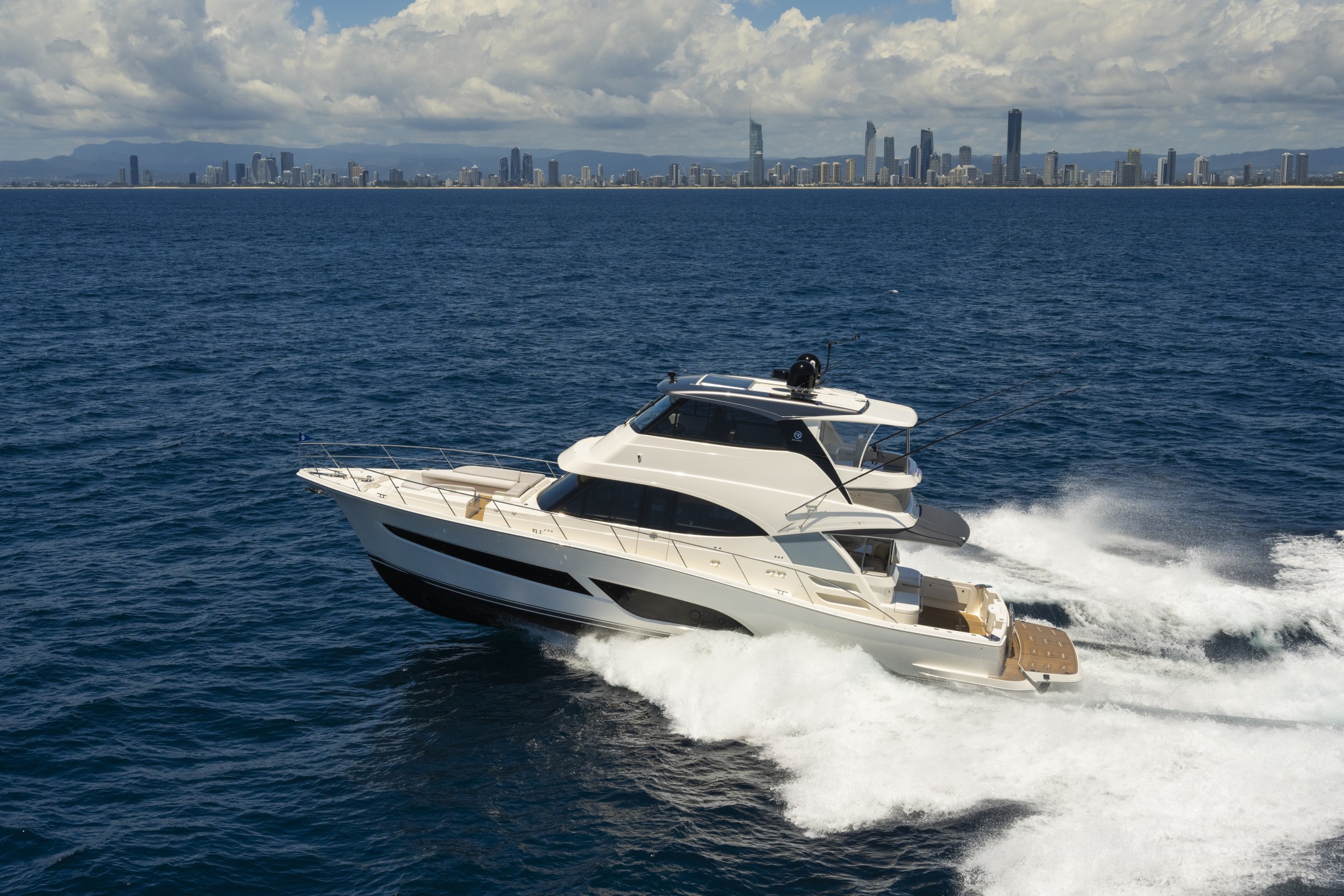 Riviera 58 SMY – Riviera 58 Sports Motor Yacht Running 016