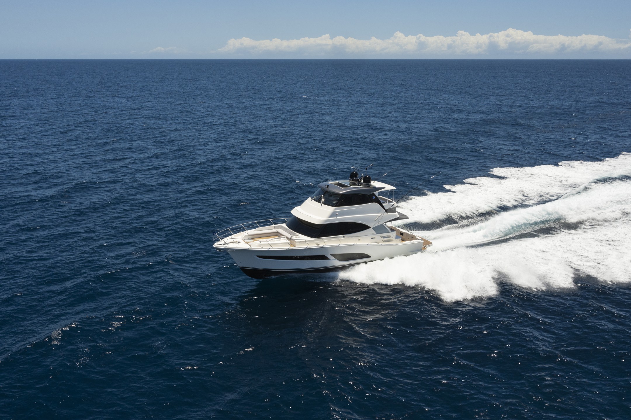 Riviera 58 SMY – Riviera 58 Sports Motor Yacht Running 09