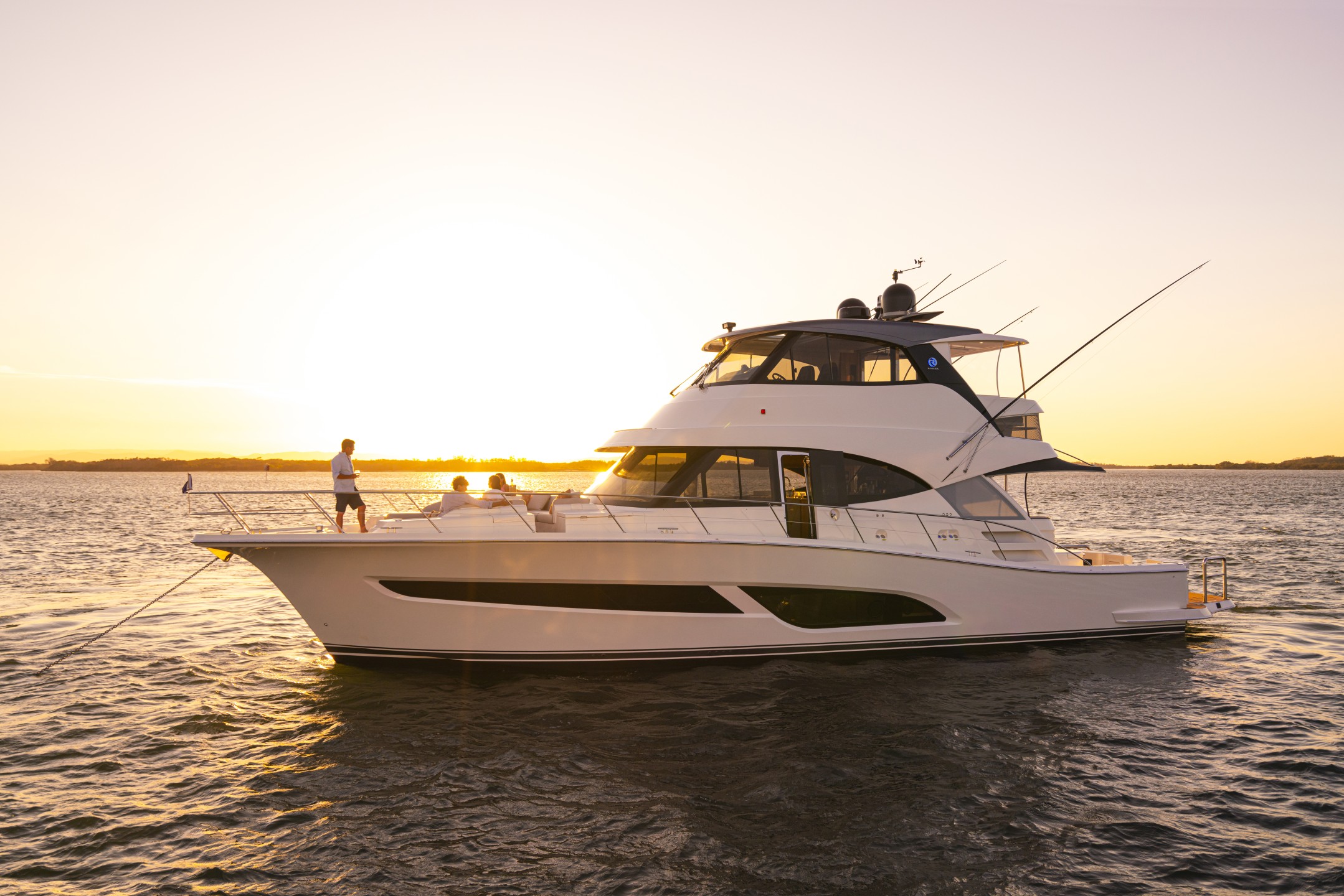 Riviera 58 SMY – Riviera 58 Sports Motor Yacht Sunset 01