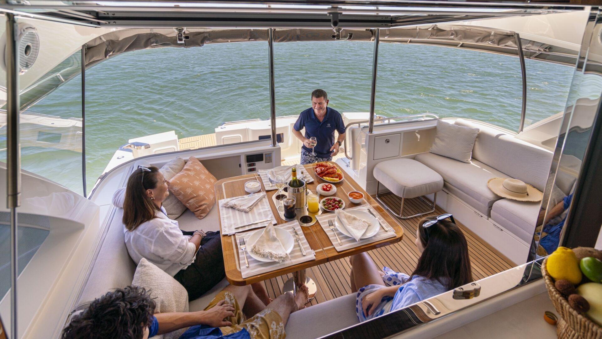 Riviera 58 SMY – Riviera 58 Sports Motor Yacht Alfresco 04
