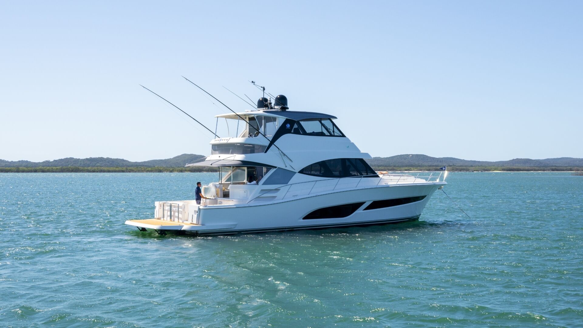 Riviera 58 SMY – Riviera 58 Sports Motor Yacht Anchored 01