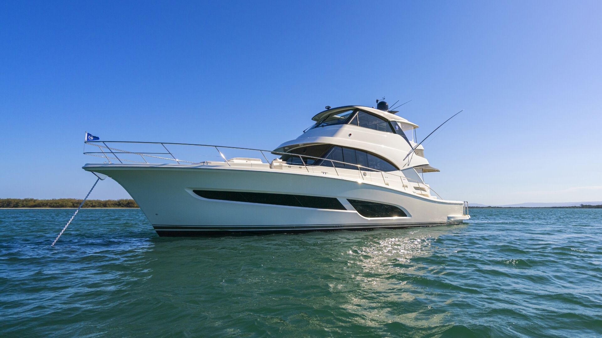 Riviera 58 SMY – Riviera 58 Sports Motor Yacht Anchored 02
