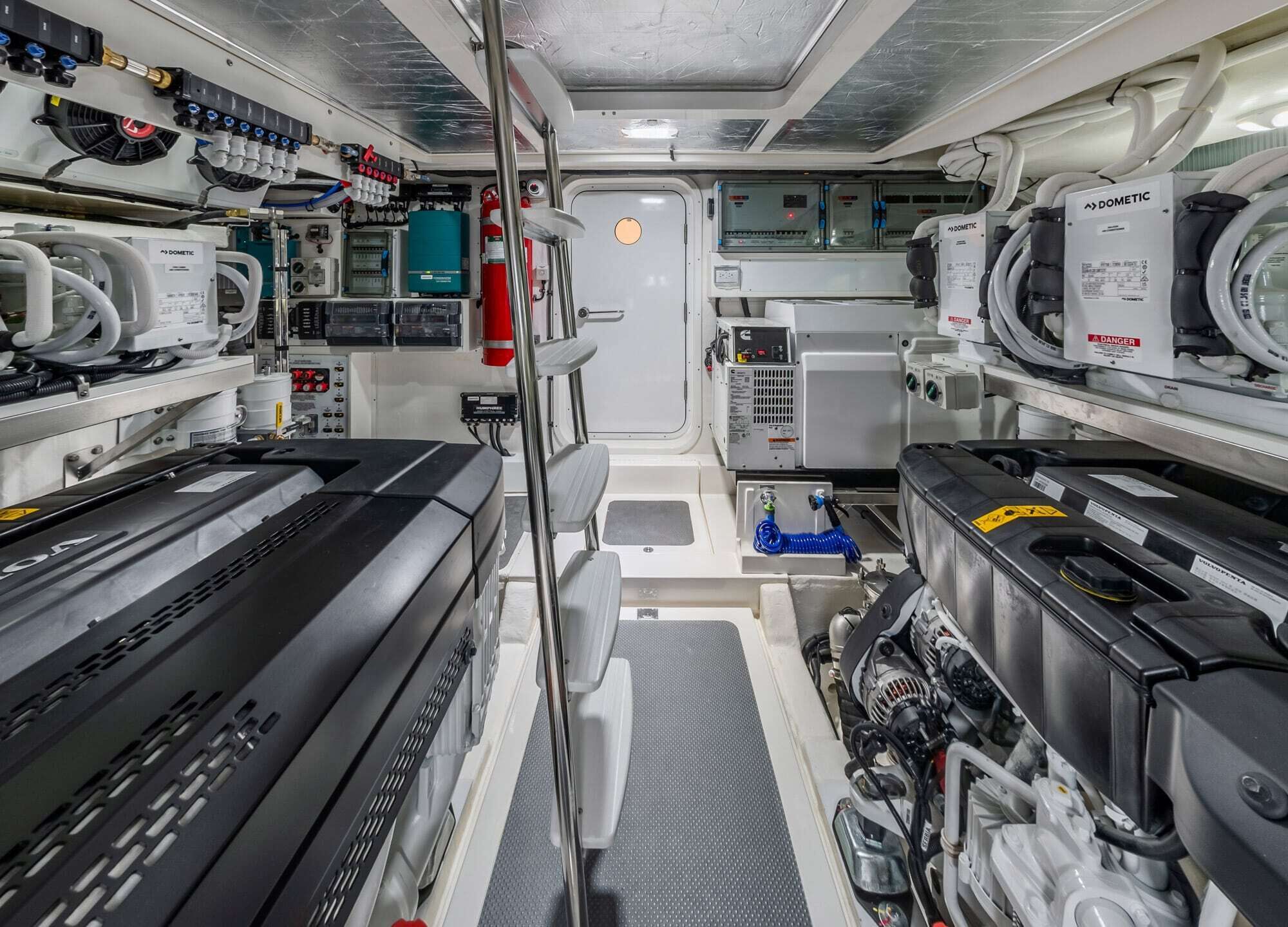 Riviera 58 SMY – Riviera 58 Sports Motor Yacht Engineroom 02