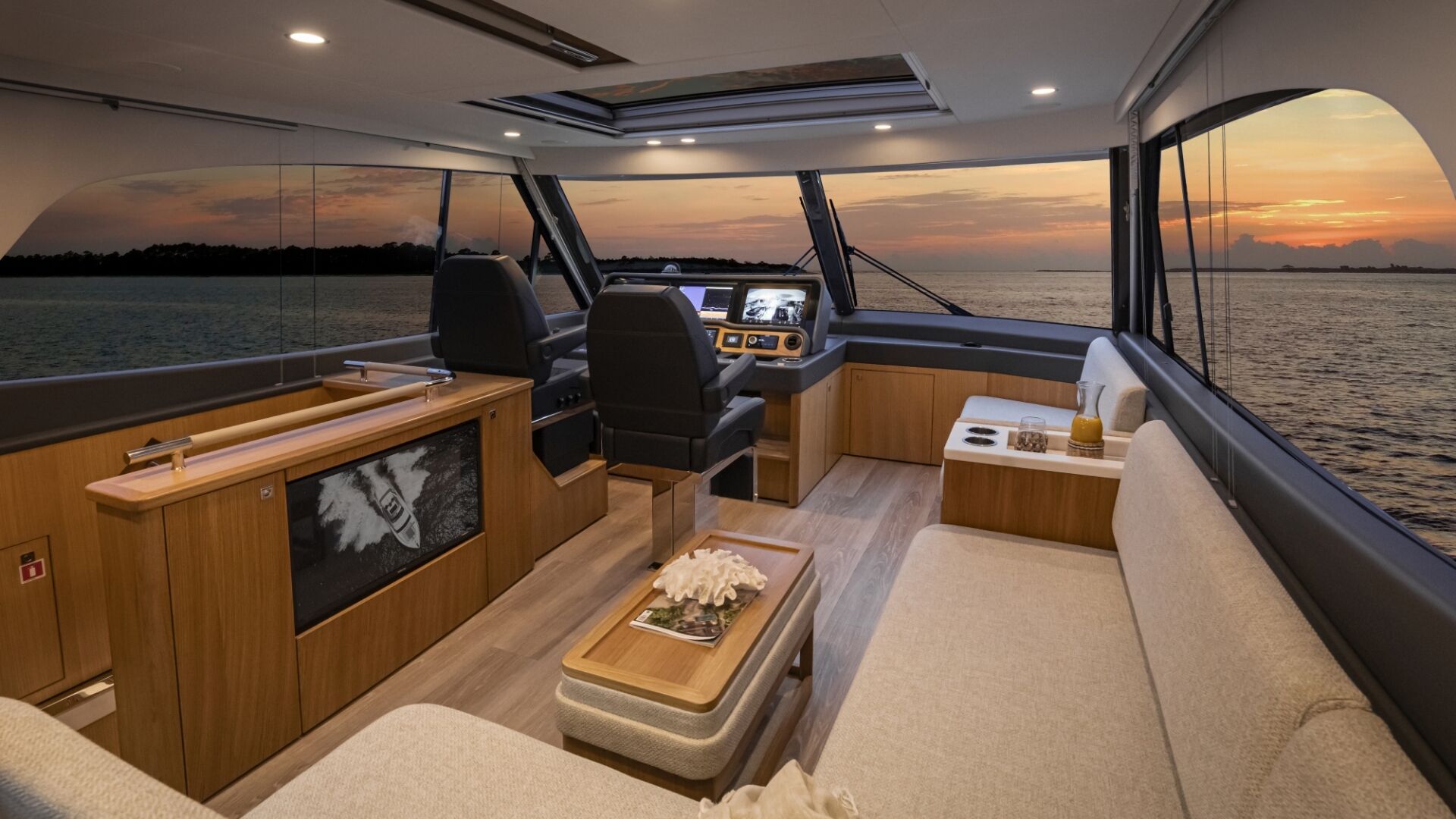 Riviera 58 SMY – Riviera 58 Sports Motor Yacht Flybridge 02