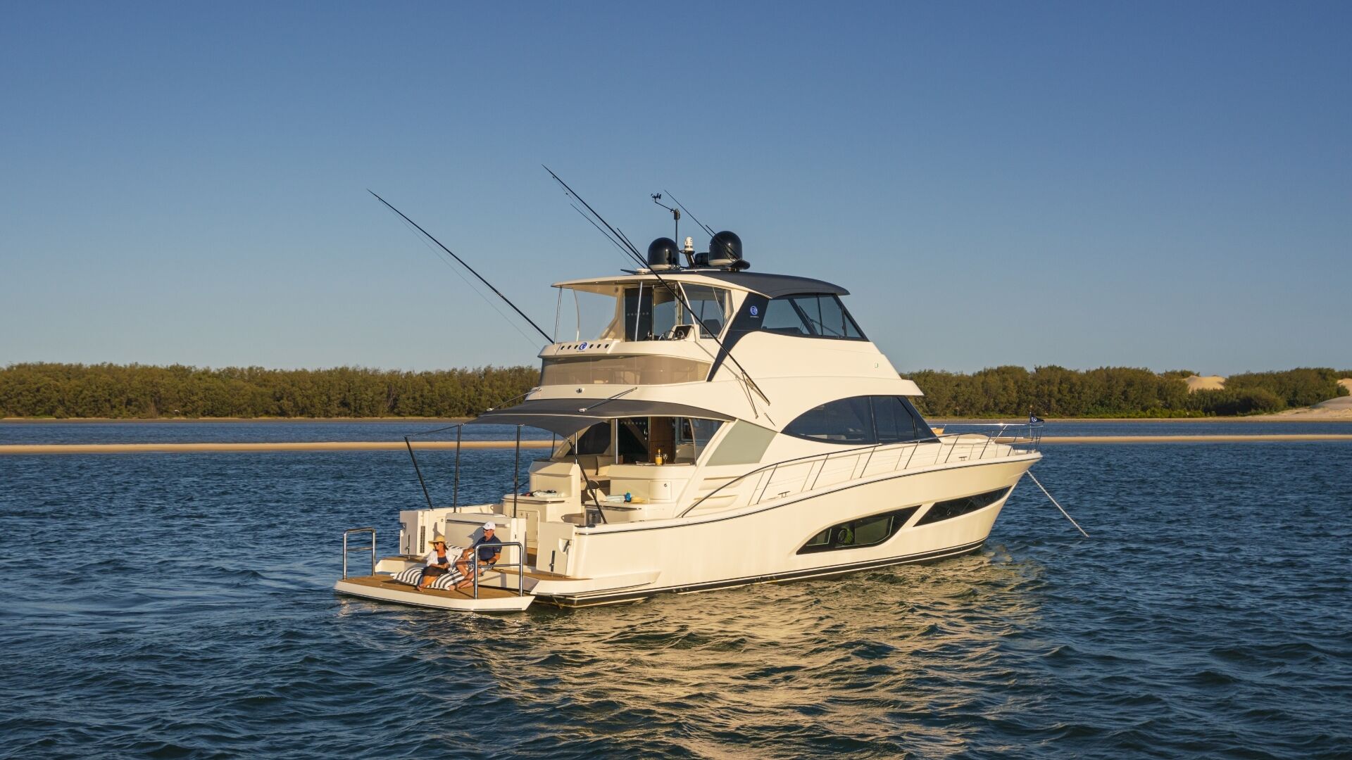 Riviera 58 SMY – Riviera 58 Sports Motor Yacht Platform 01