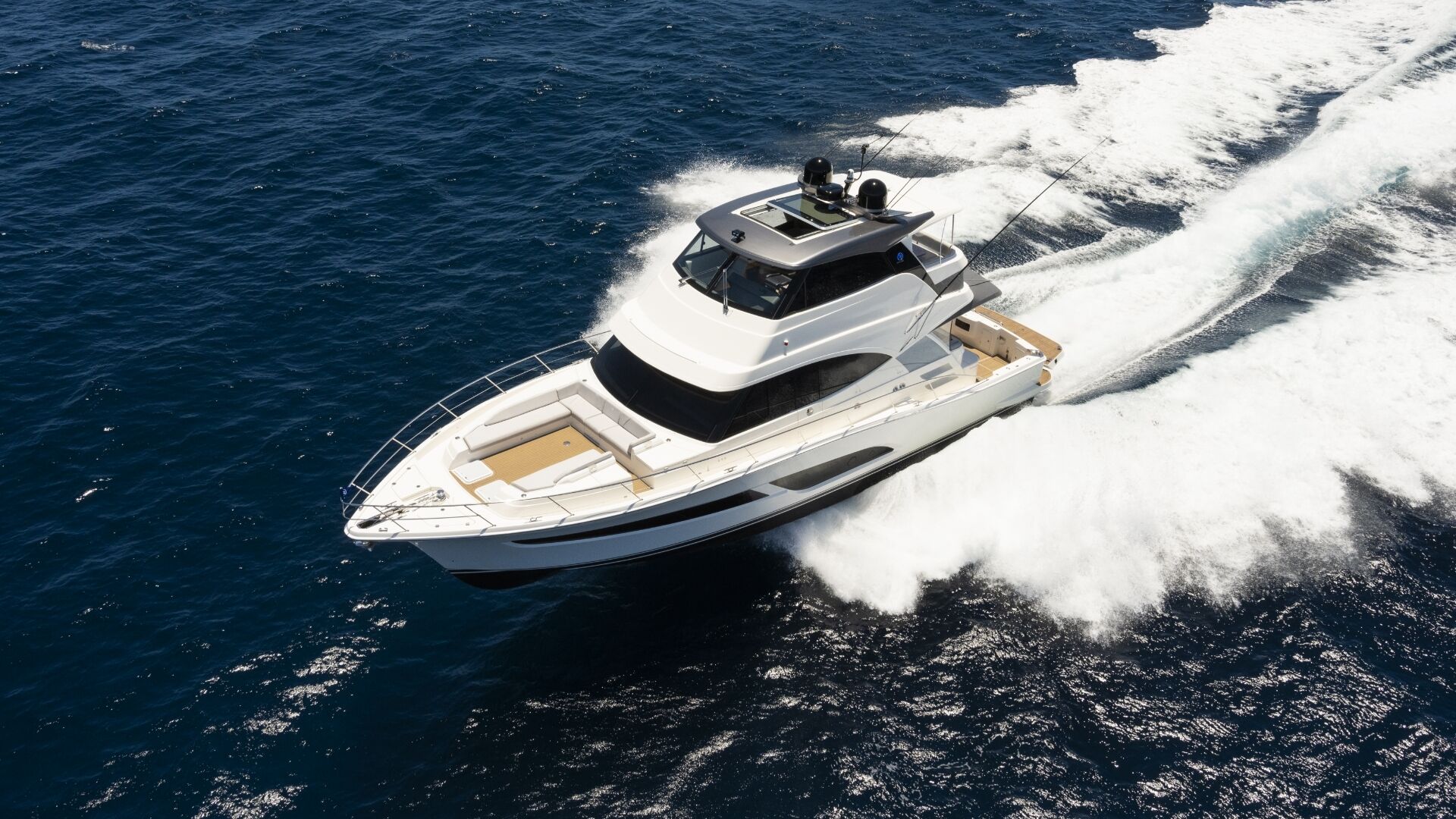 Riviera 58 SMY – Riviera 58 Sports Motor Yacht Running 013