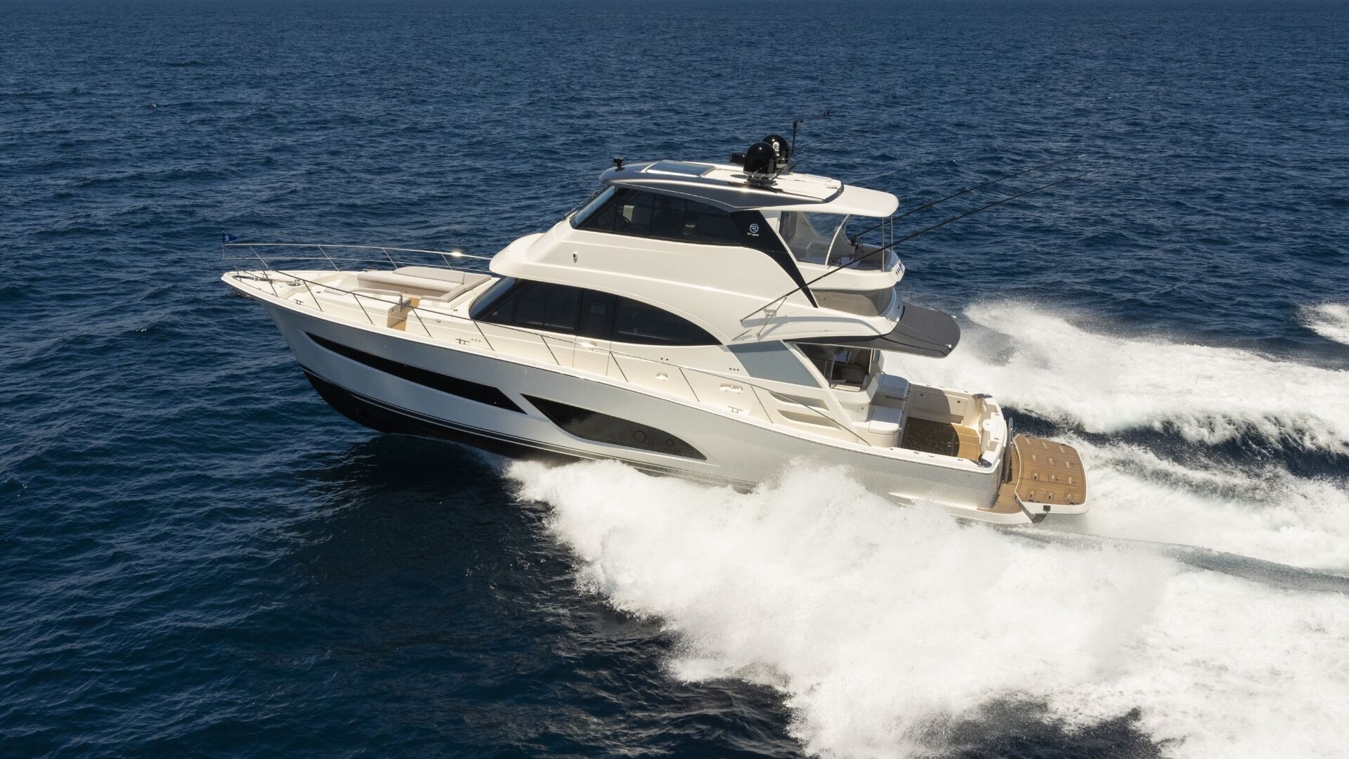 Riviera 58 SMY – Riviera 58 Sports Motor Yacht Running 015