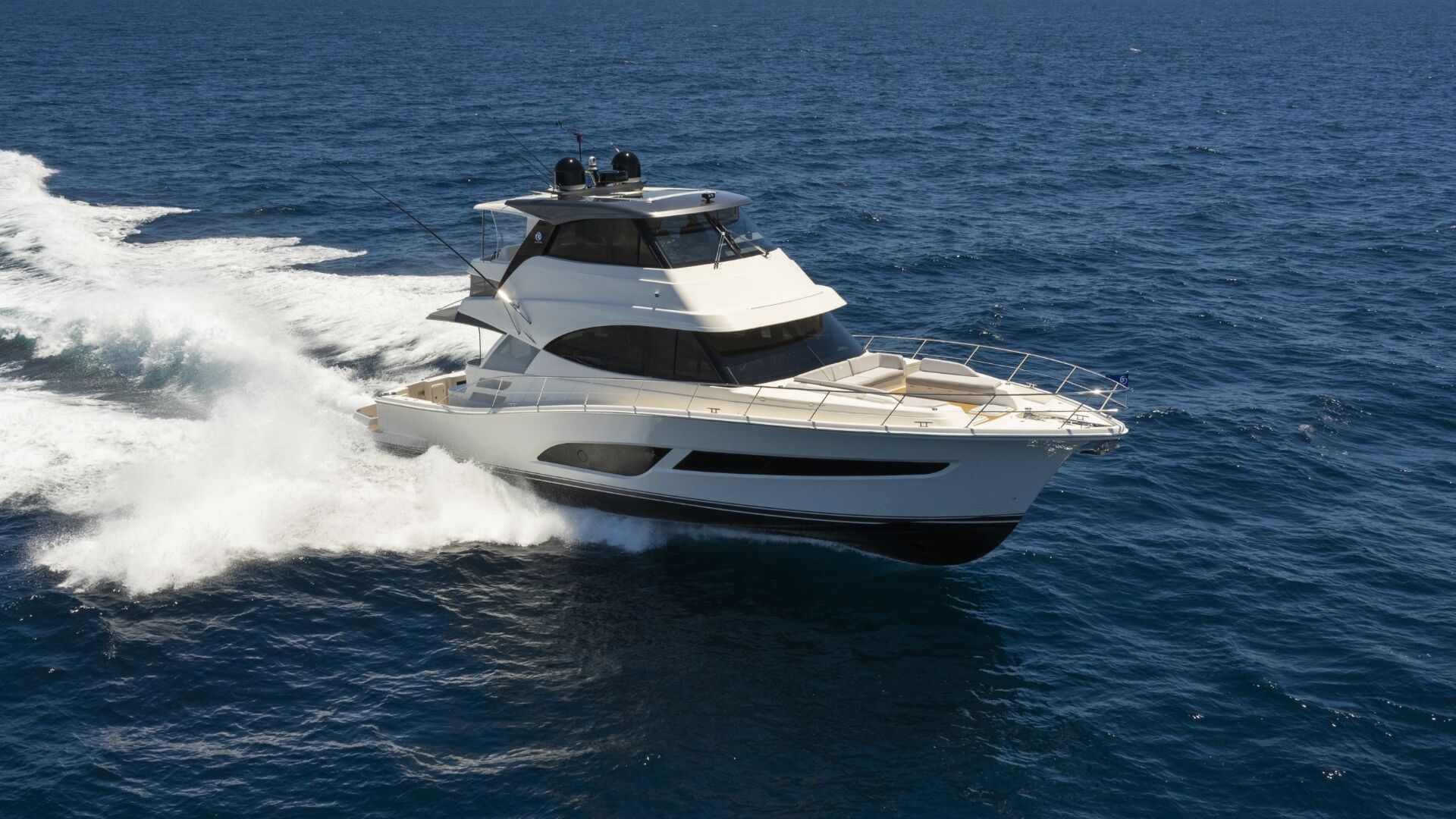 Riviera 58 SMY – Riviera 58 Sports Motor Yacht Running 017