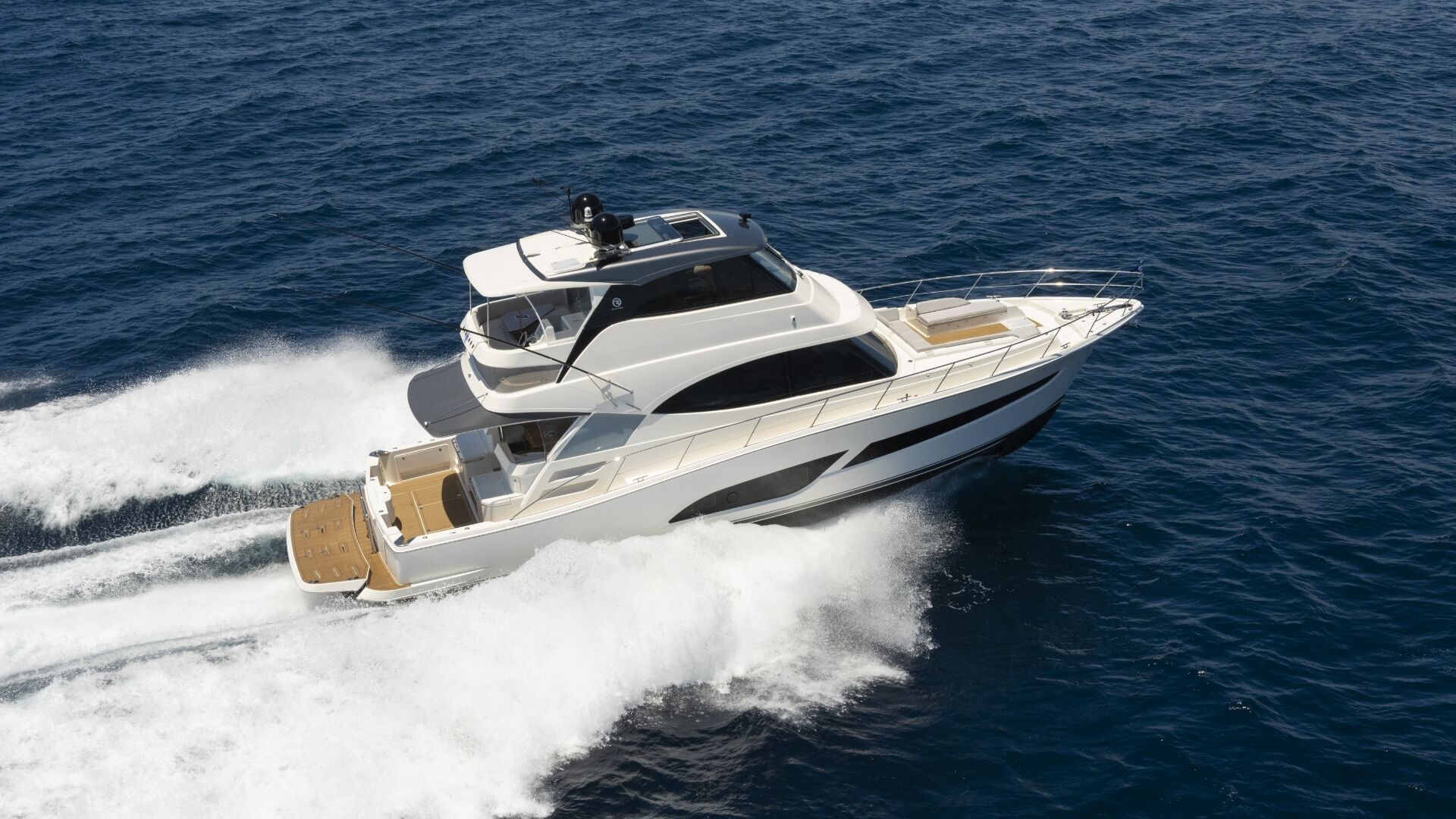 Riviera 58 SMY – Riviera 58 Sports Motor Yacht Running 03