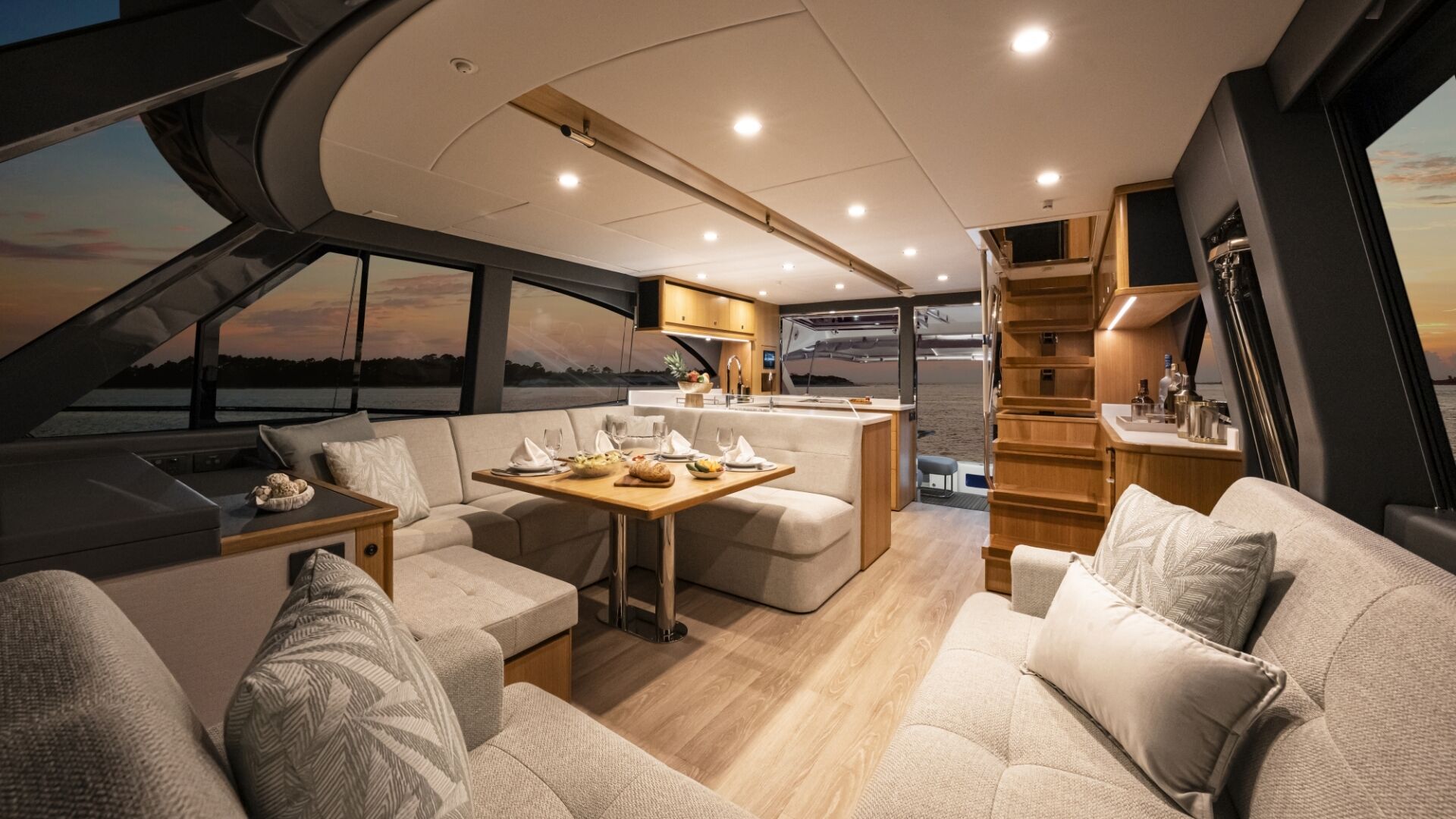 Riviera 58 SMY – Riviera 58 Sports Motor Yacht Saloon 01