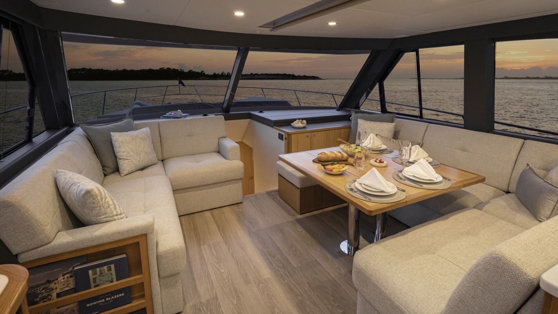 Riviera 58 SMY – Riviera 58 Sports Motor Yacht Saloon 02