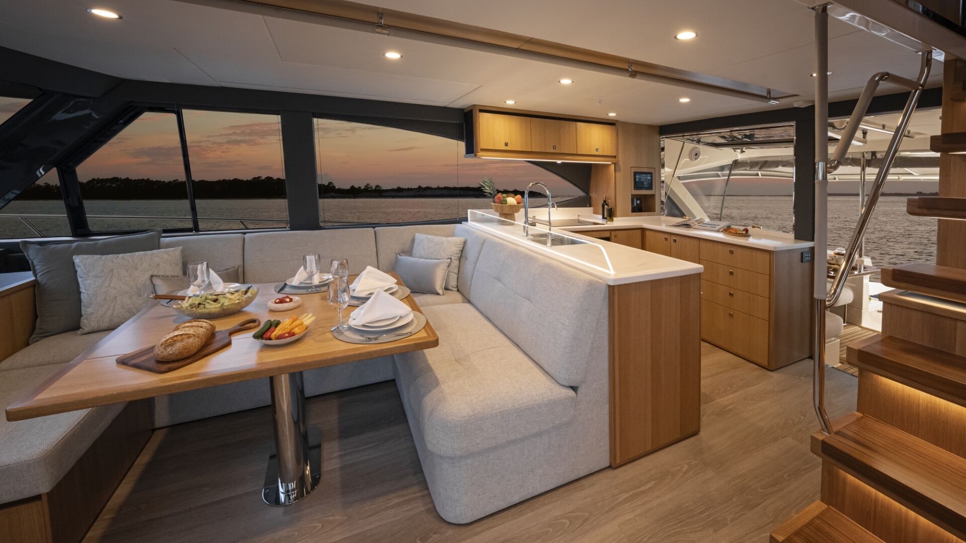 Riviera 58 SMY – Riviera 58 Sports Motor Yacht Saloon 03