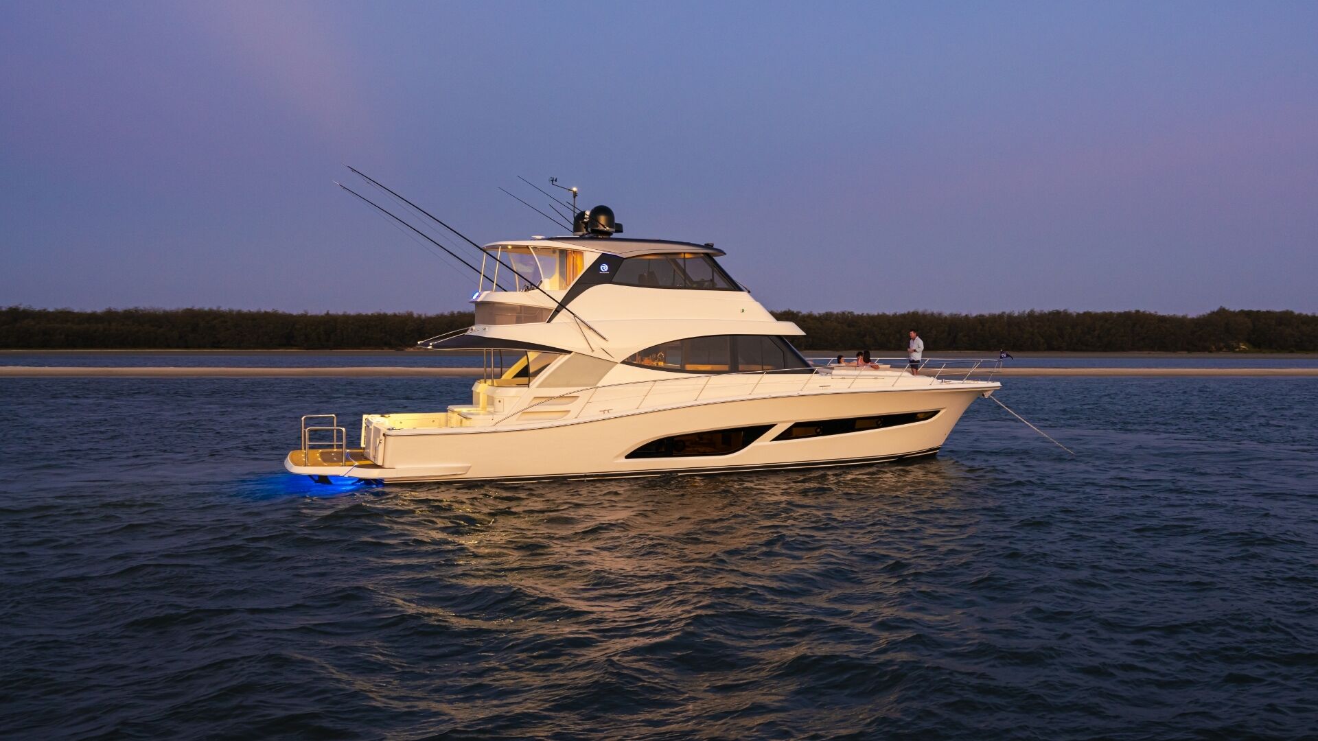 Riviera 58 SMY – Riviera 58 Sports Motor Yacht Sunset 06