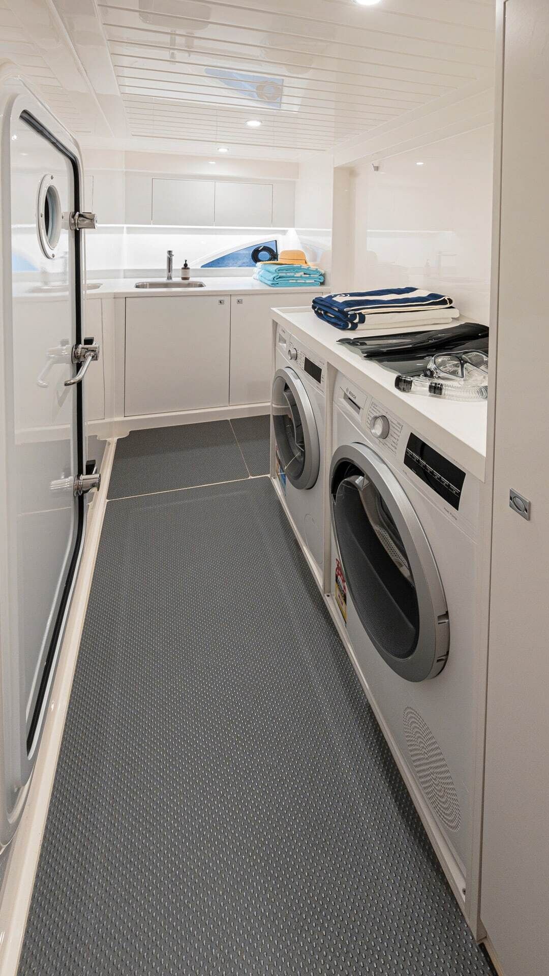 Riviera 58 SMY – Riviera 58 Sports Motor Yacht Utility Room 01