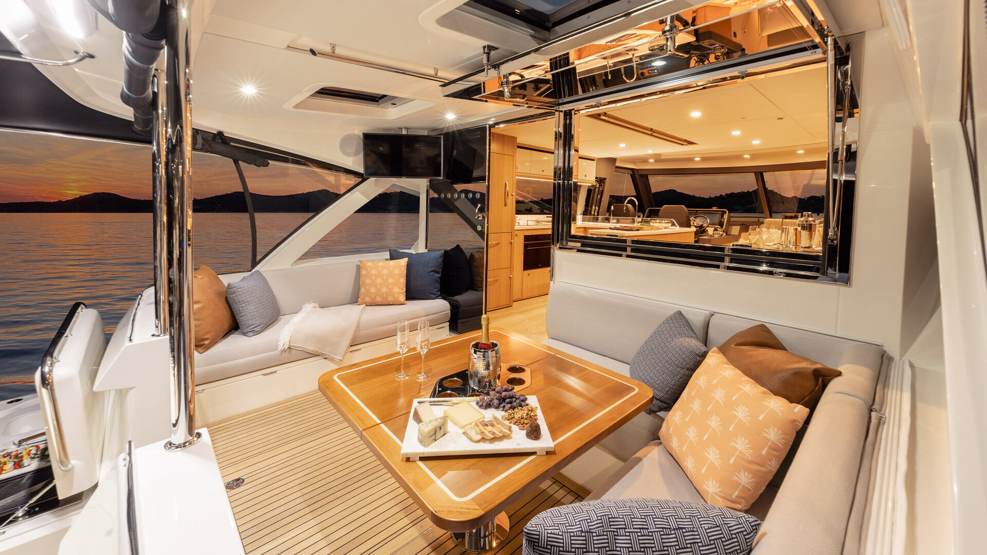 Riviera 585 SUV – Riviera 585 SUV Alfresco 02