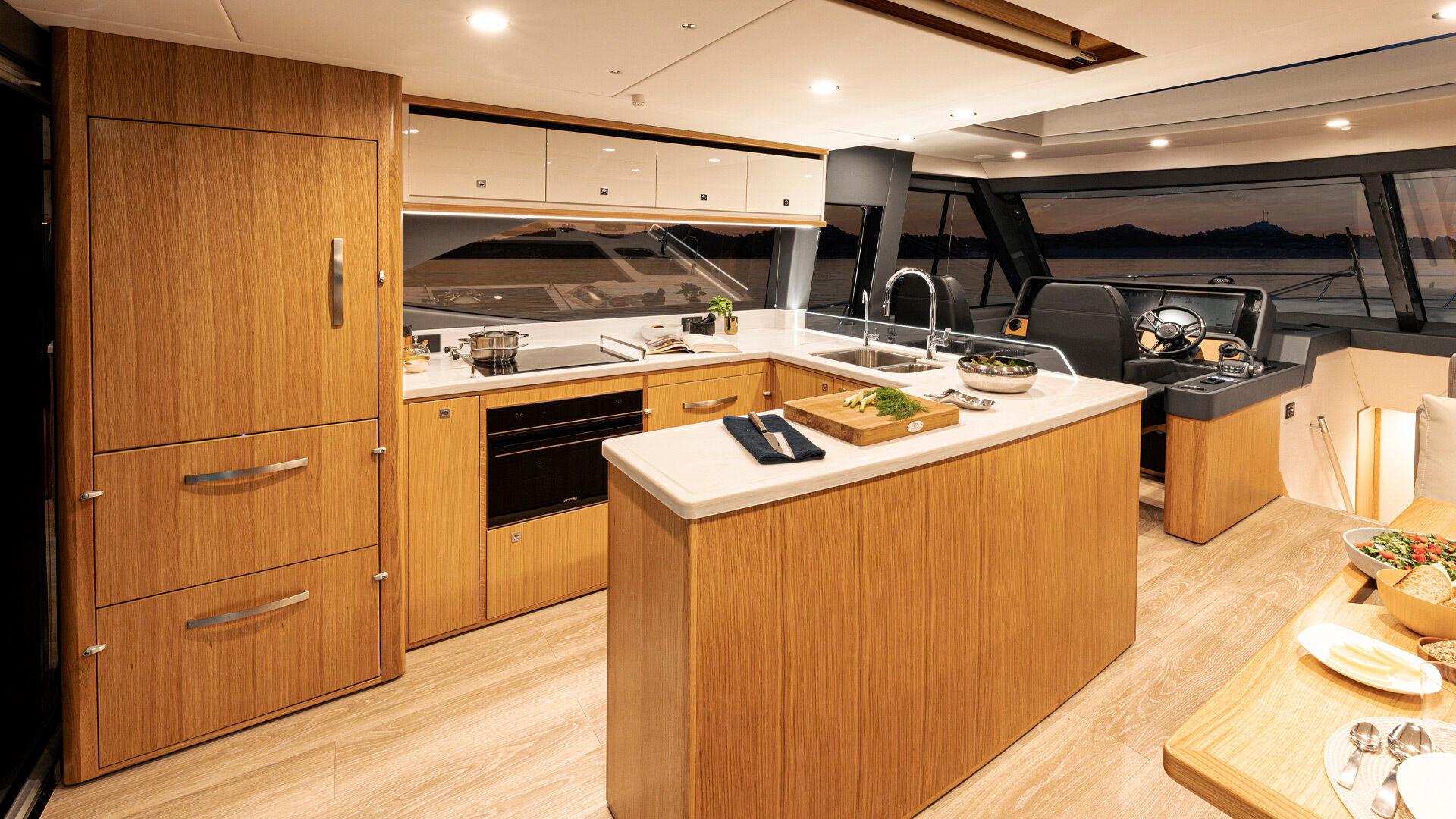 Riviera 585 SUV – Riviera 585 SUV Galley 01